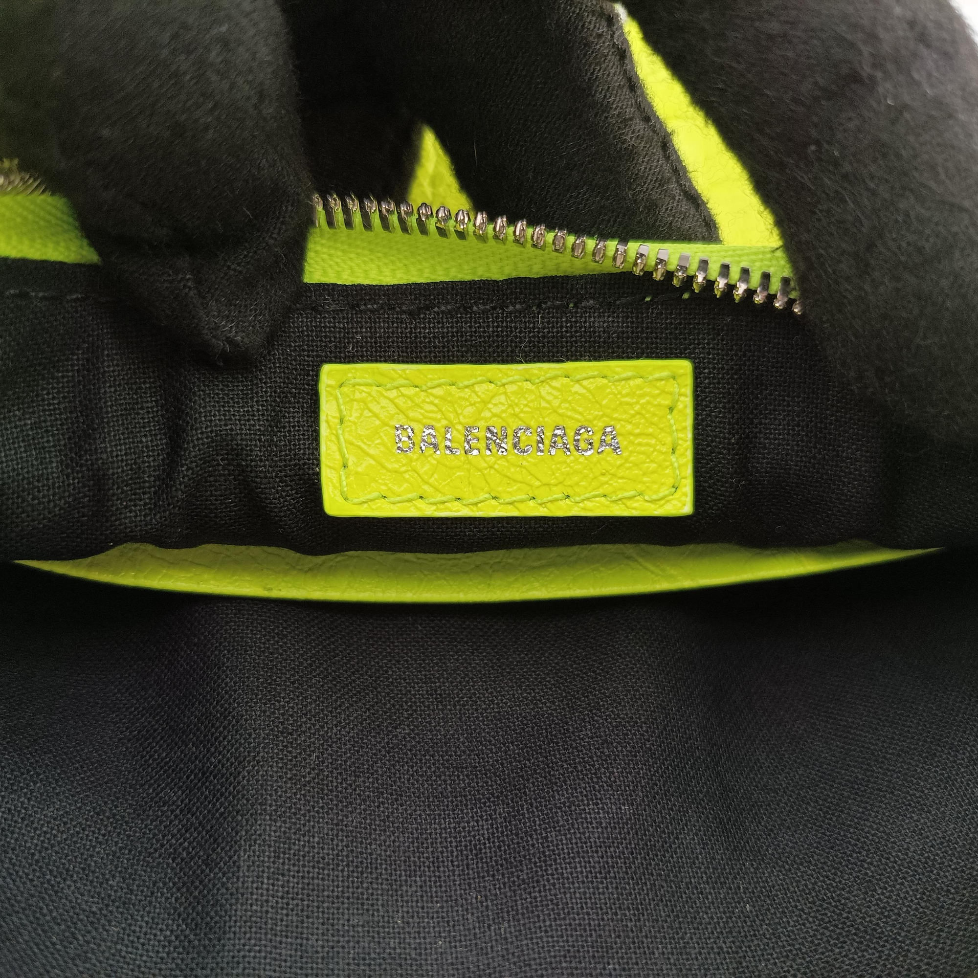 Pre-owned Balenciaga Le Cagole Green lambskin  shoulderbag | stylenewstar