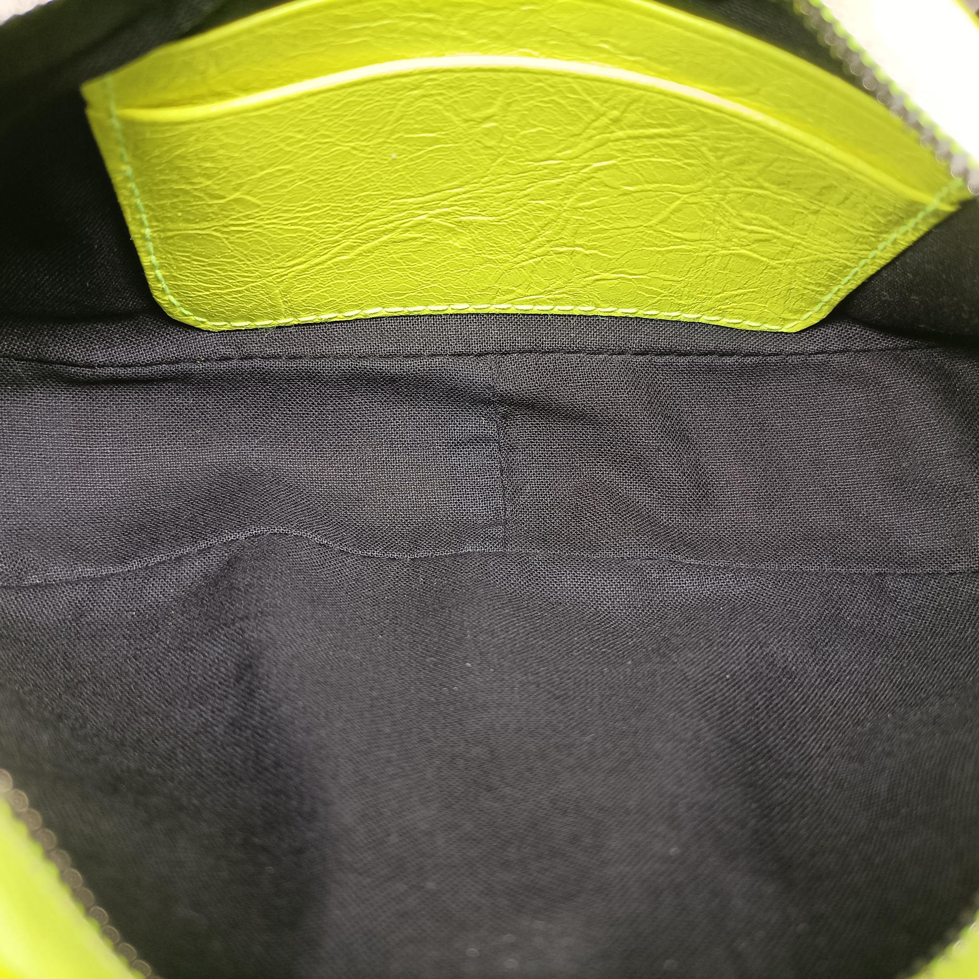 Pre-owned Balenciaga Le Cagole Green lambskin  shoulderbag | stylenewstar