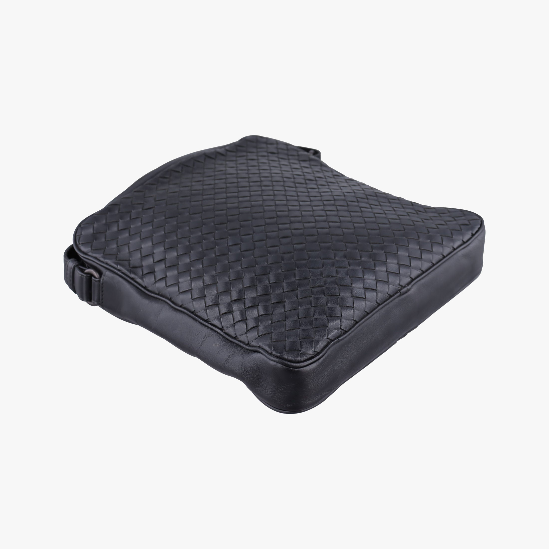 Pre-owned Bottega Veneta Intrecciato Black lambskin  shoulderbag | stylenewstar