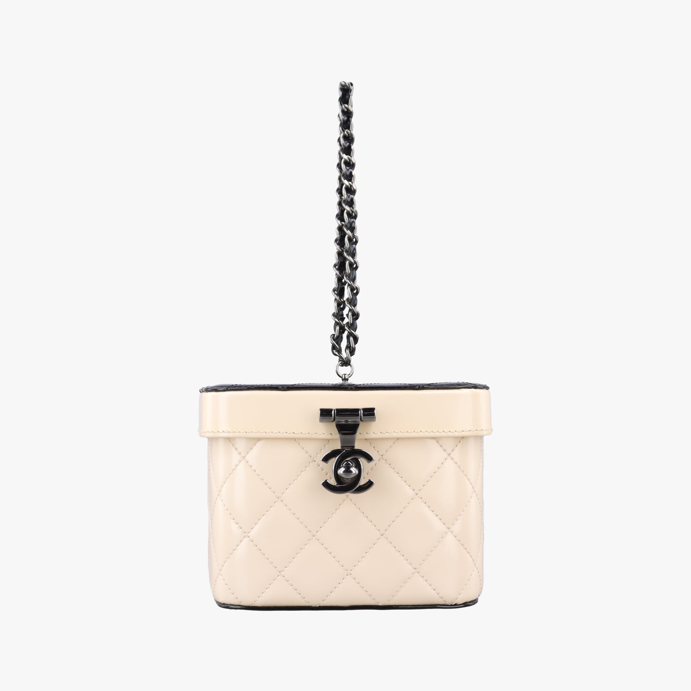 Secondhand Chanel Vanity Matelasse Chain Handle White Patent Leather A91055 handbag | stylenewstar