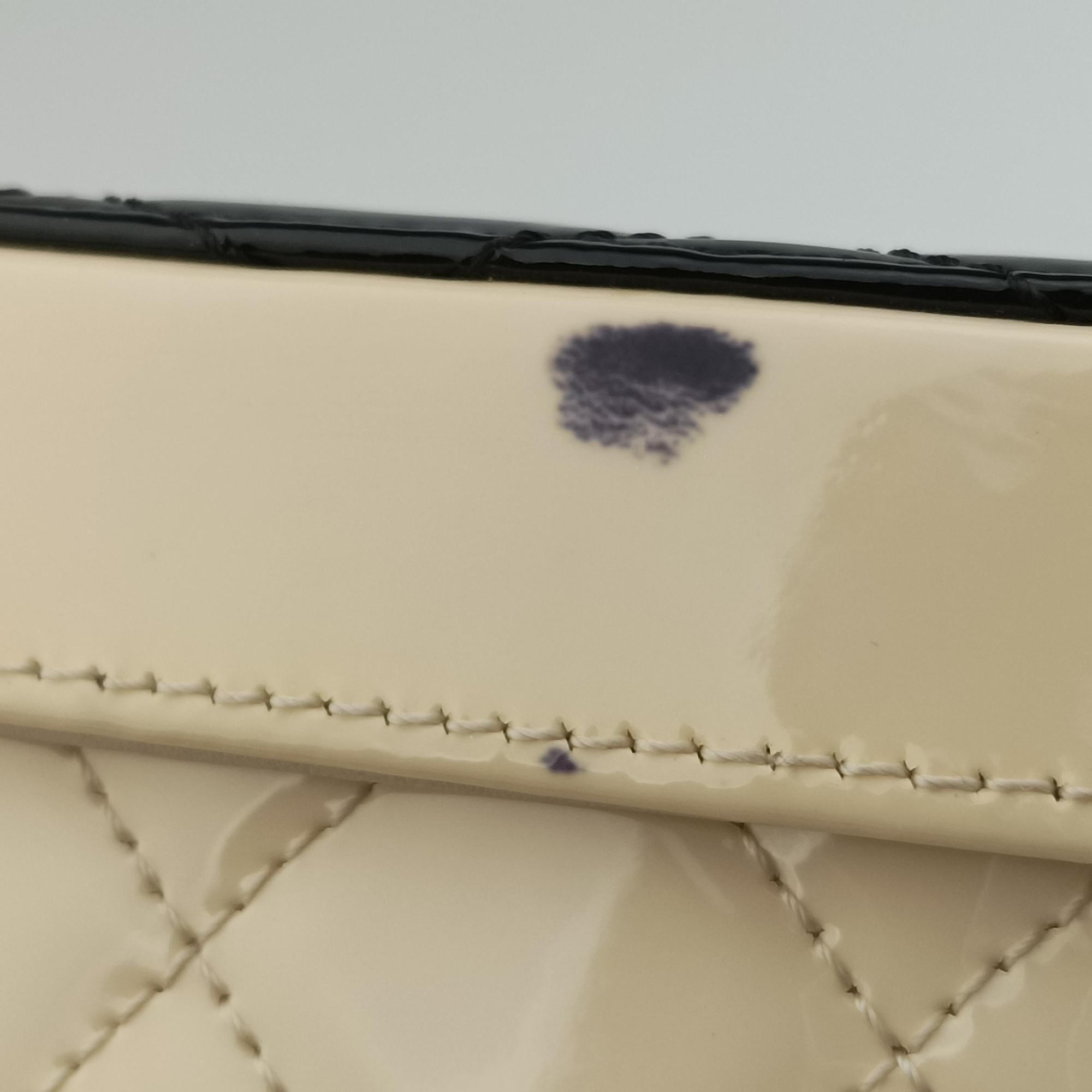 Secondhand Chanel Vanity Matelasse Chain Handle White Patent Leather A91055 handbag | stylenewstar