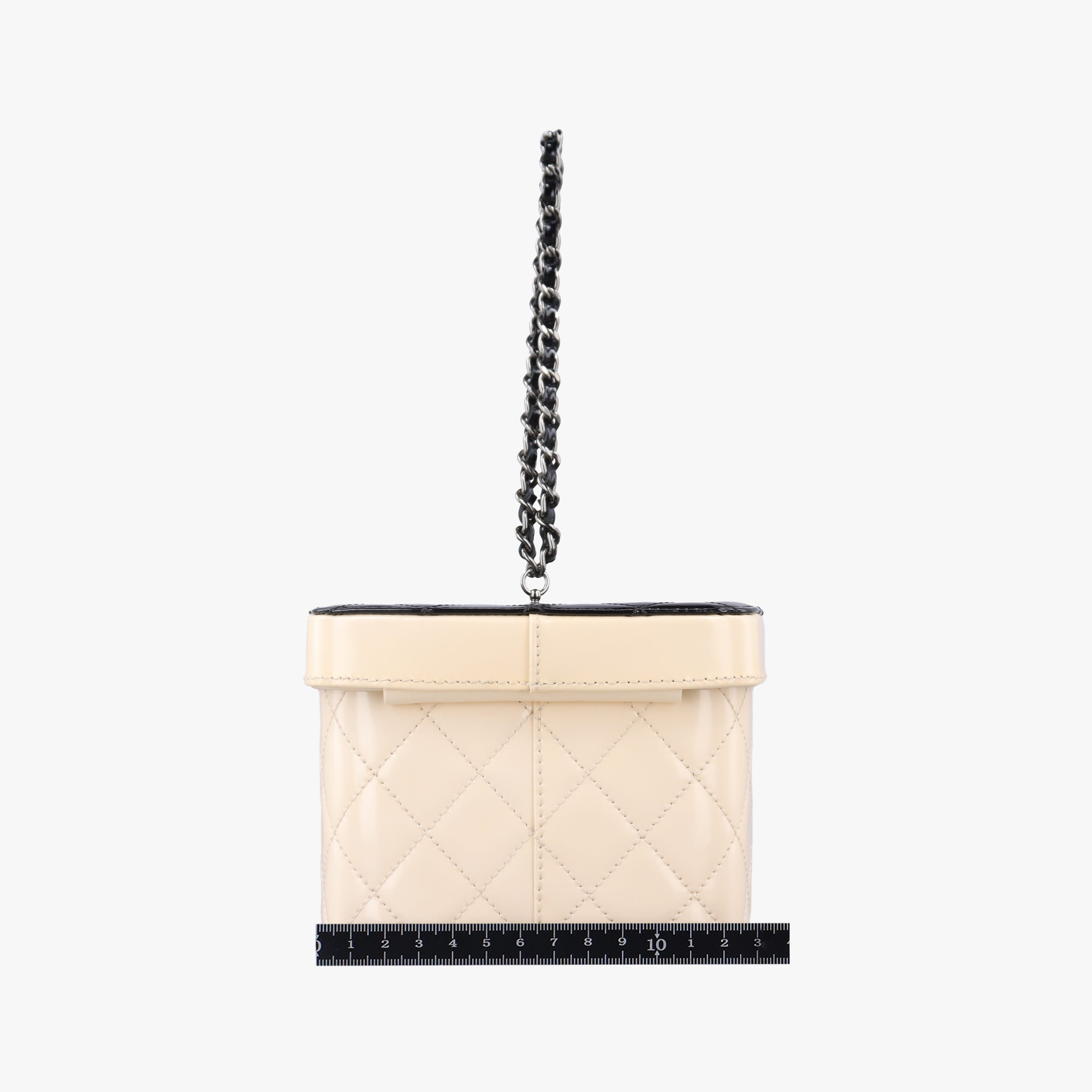 Secondhand Chanel Vanity Matelasse Chain Handle White Patent Leather A91055 handbag | stylenewstar