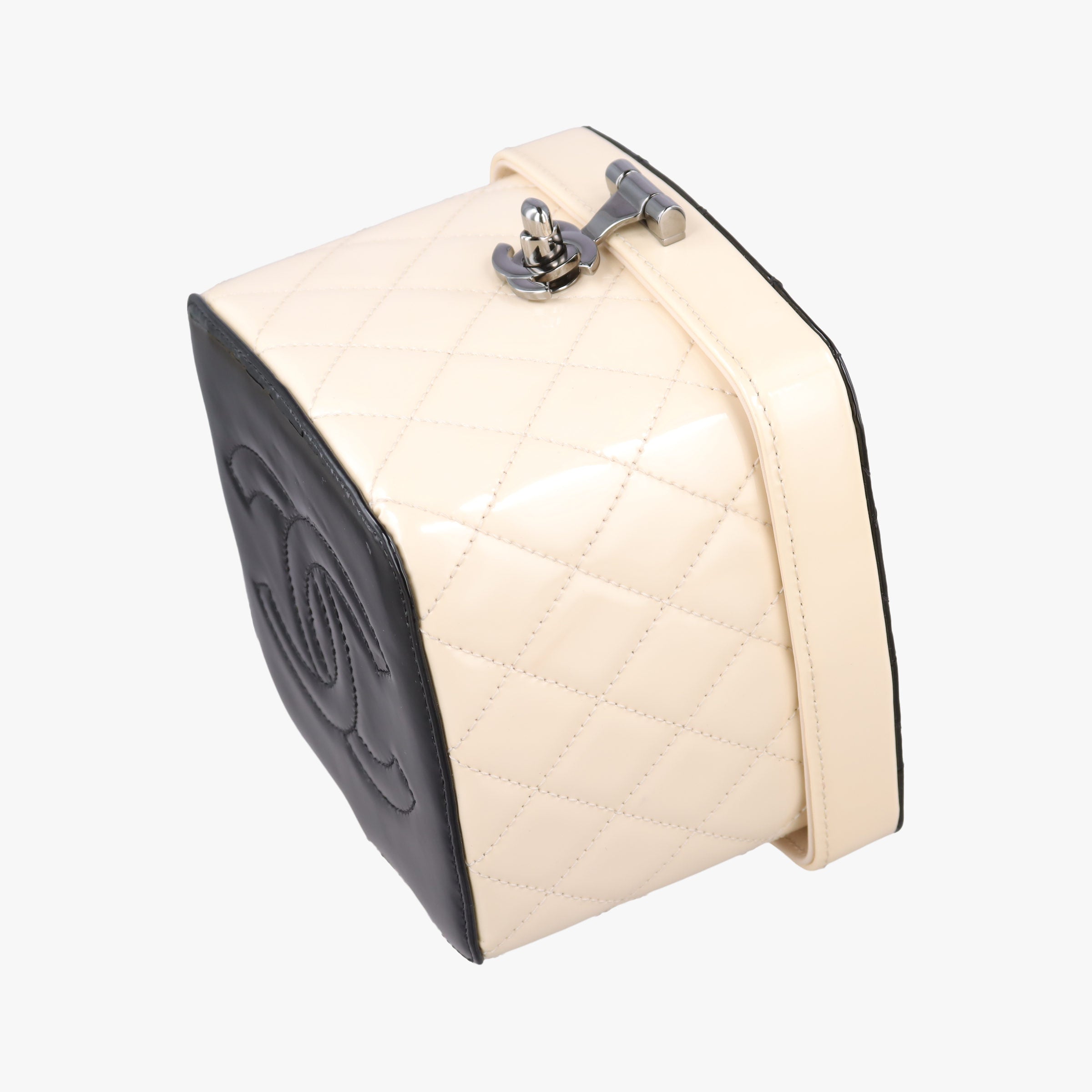 Secondhand Chanel Vanity Matelasse Chain Handle White Patent Leather A91055 handbag | stylenewstar
