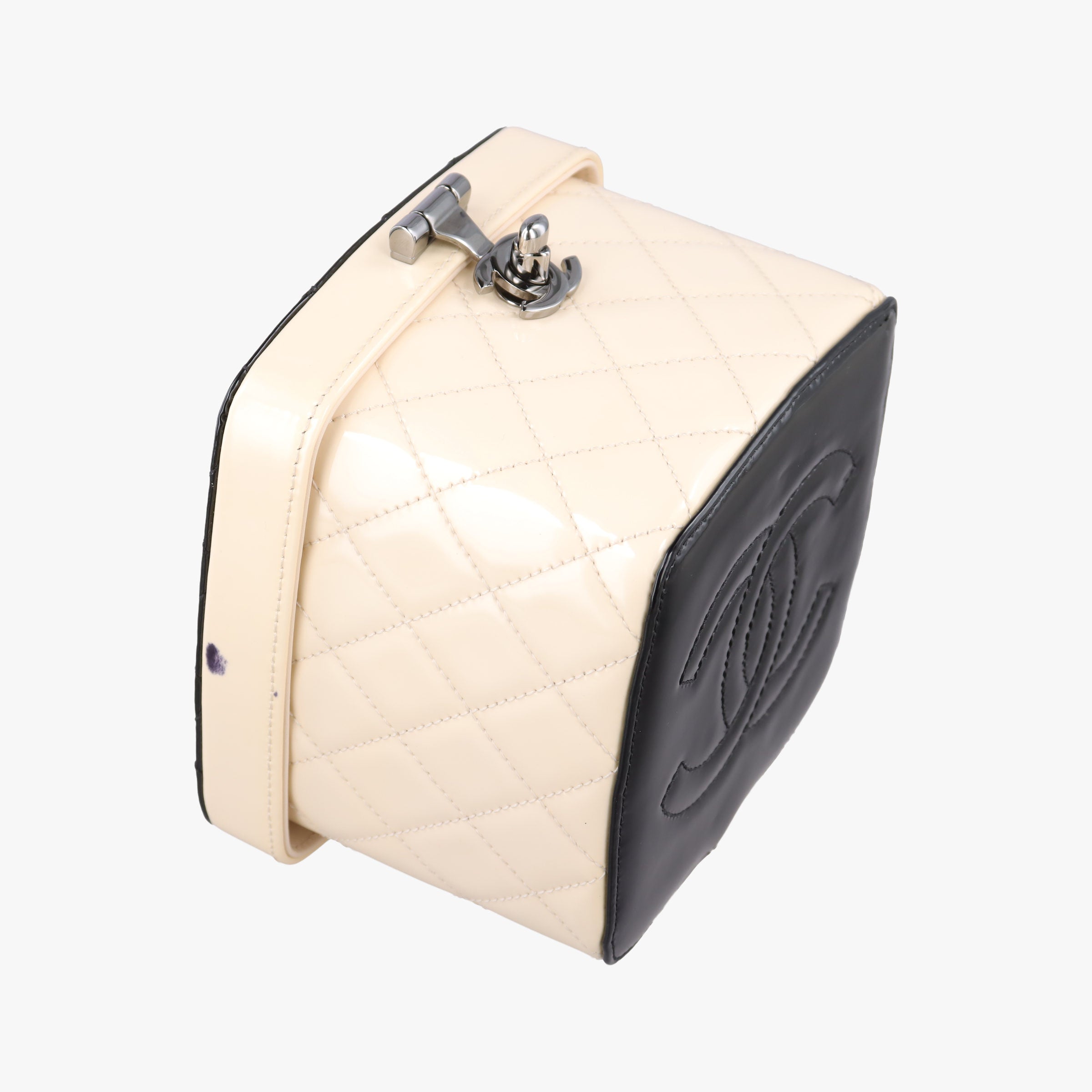 Secondhand Chanel Vanity Matelasse Chain Handle White Patent Leather A91055 handbag | stylenewstar