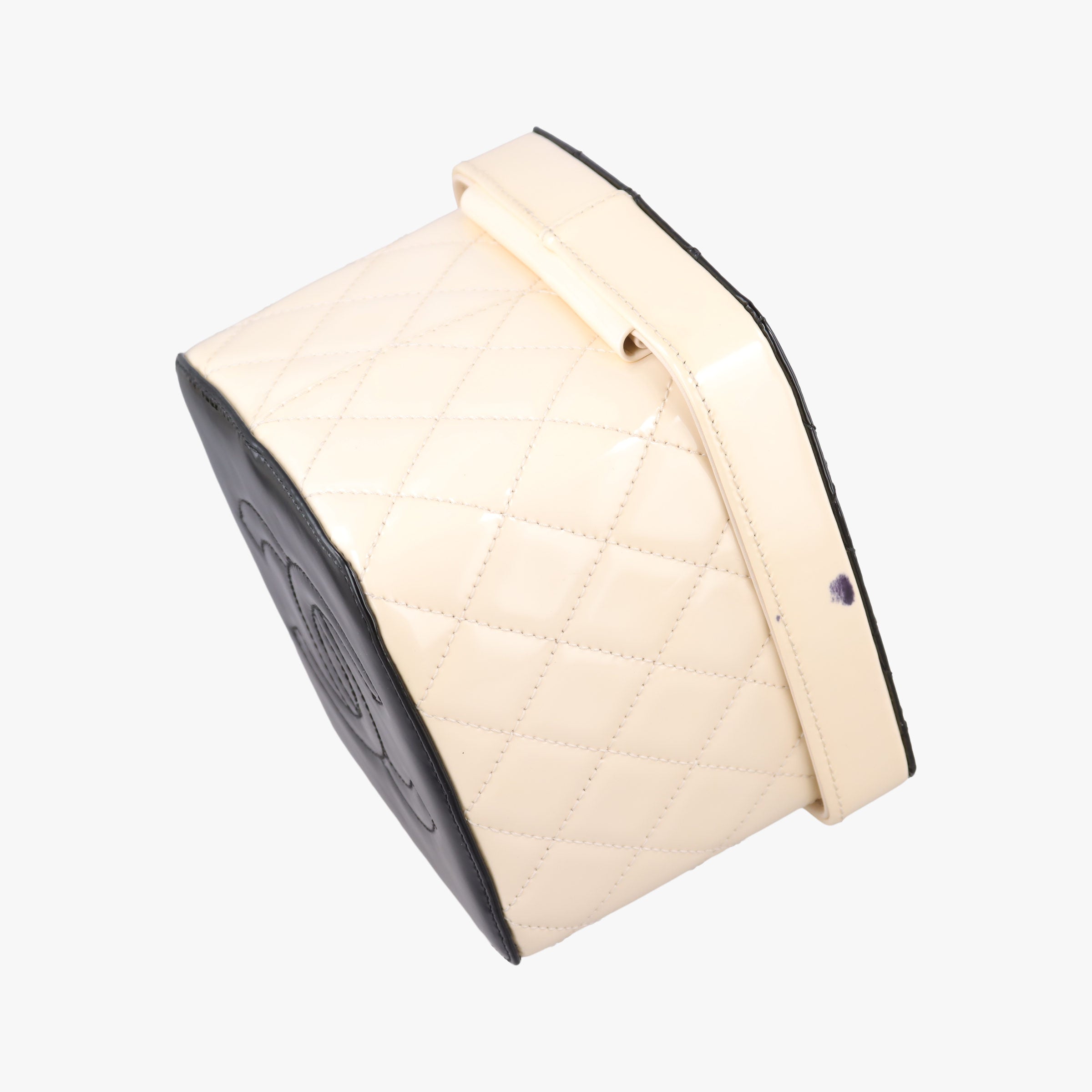 Secondhand Chanel Vanity Matelasse Chain Handle White Patent Leather A91055 handbag | stylenewstar