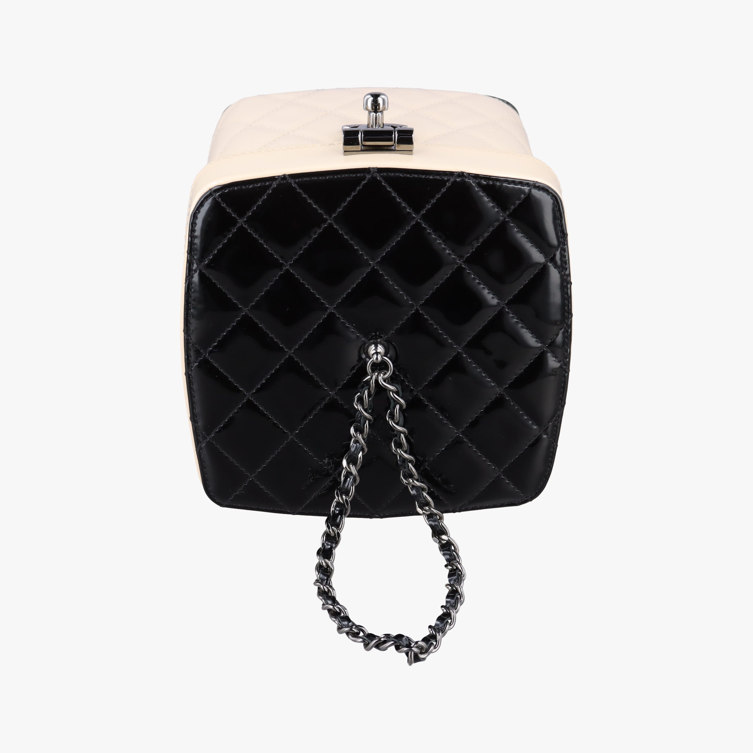 Secondhand Chanel Vanity Matelasse Chain Handle White Patent Leather A91055 handbag | stylenewstar