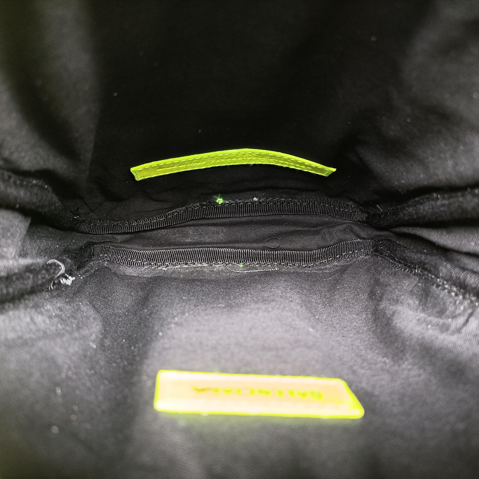 Pre-owned Balenciaga Le Cagole Neon Yellow lambskin  shoulderbag | stylenewstar