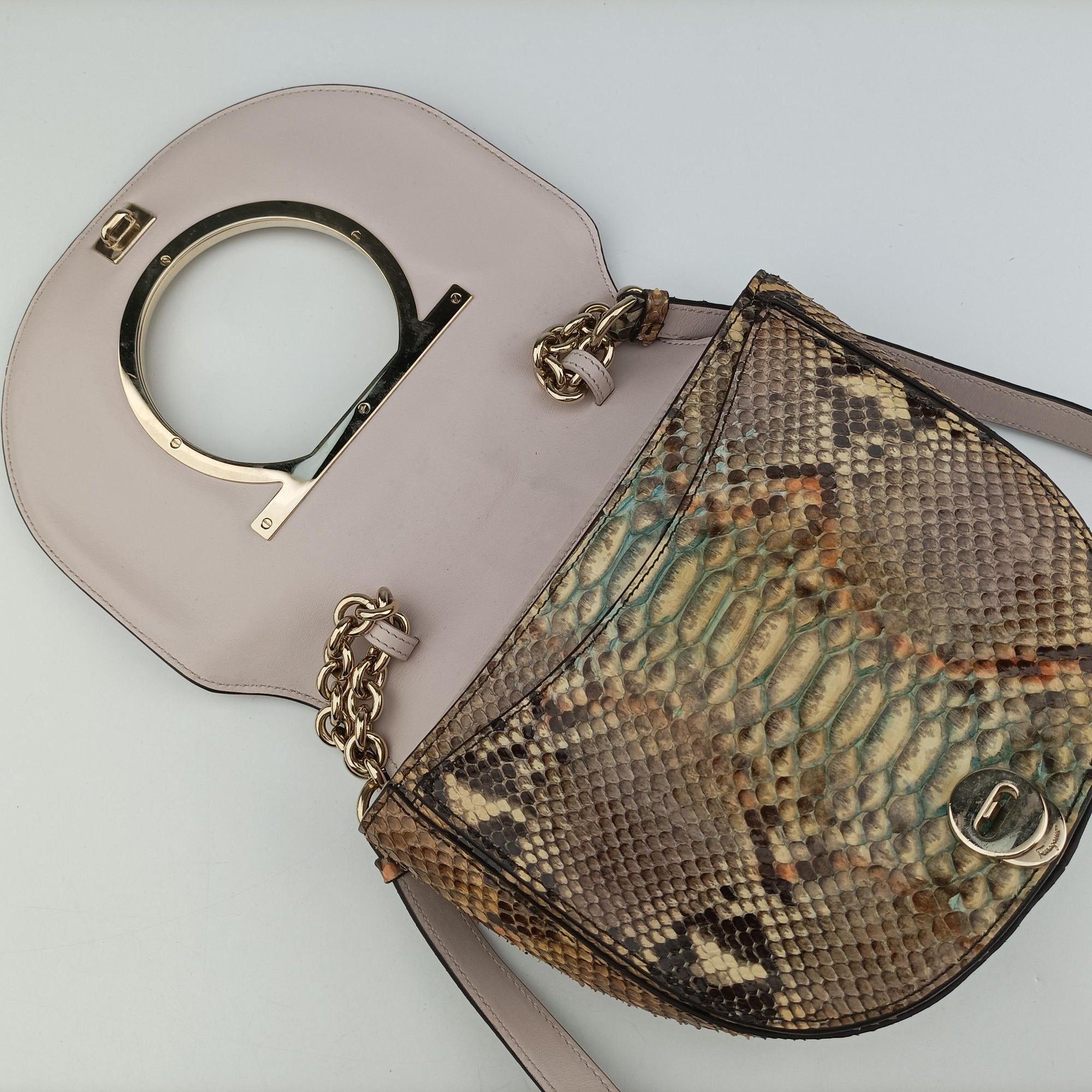 Pre-owned Ferragamo ガンチーニ Pink Snakeskin  shoulderbag | stylenewstar