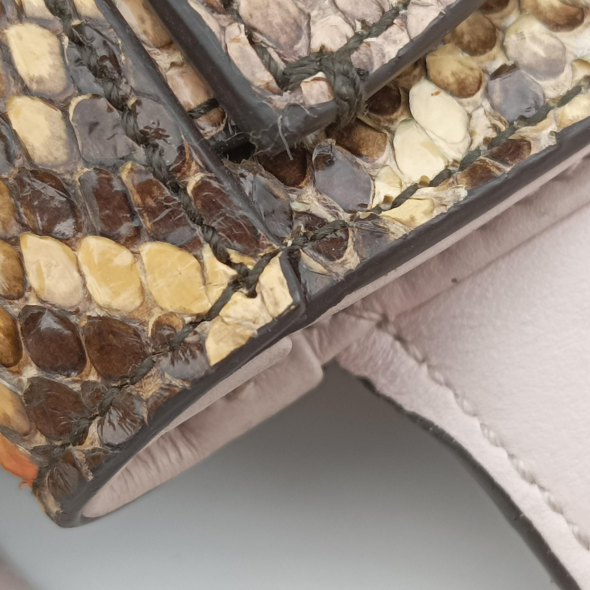 Pre-owned Ferragamo ガンチーニ Pink Snakeskin  shoulderbag | stylenewstar