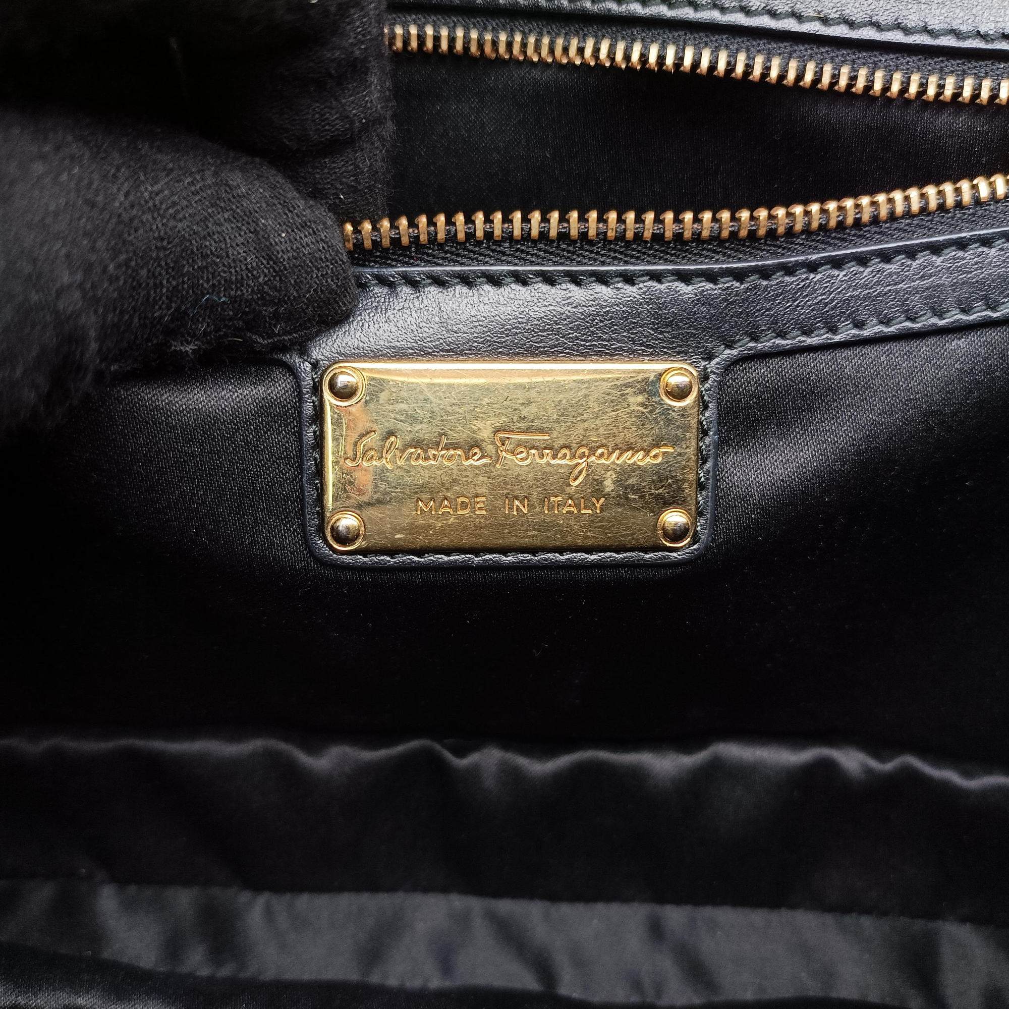 Vintage Ferragamo Vara Stripe Black× Gold×Silver Leather  shoulderbag | stylenewstar