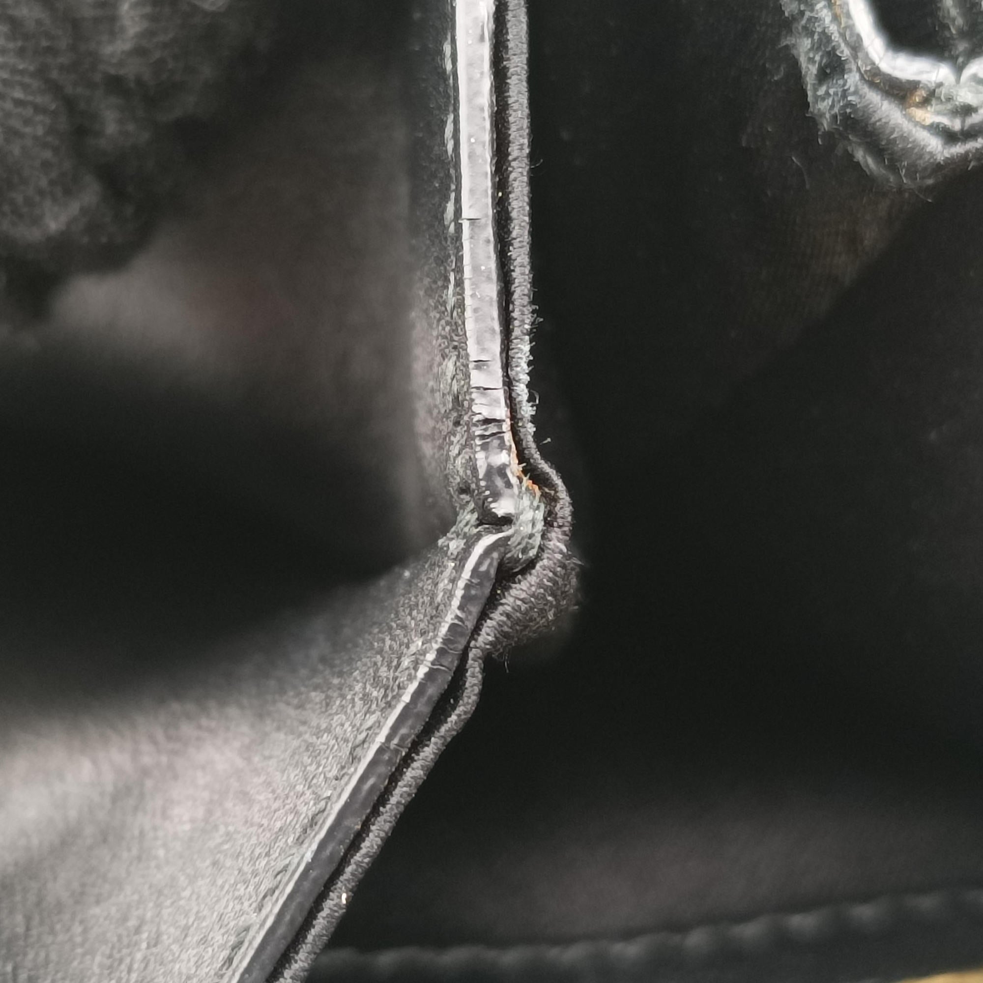 Vintage Ferragamo Vara Stripe Black× Gold×Silver Leather  shoulderbag | stylenewstar