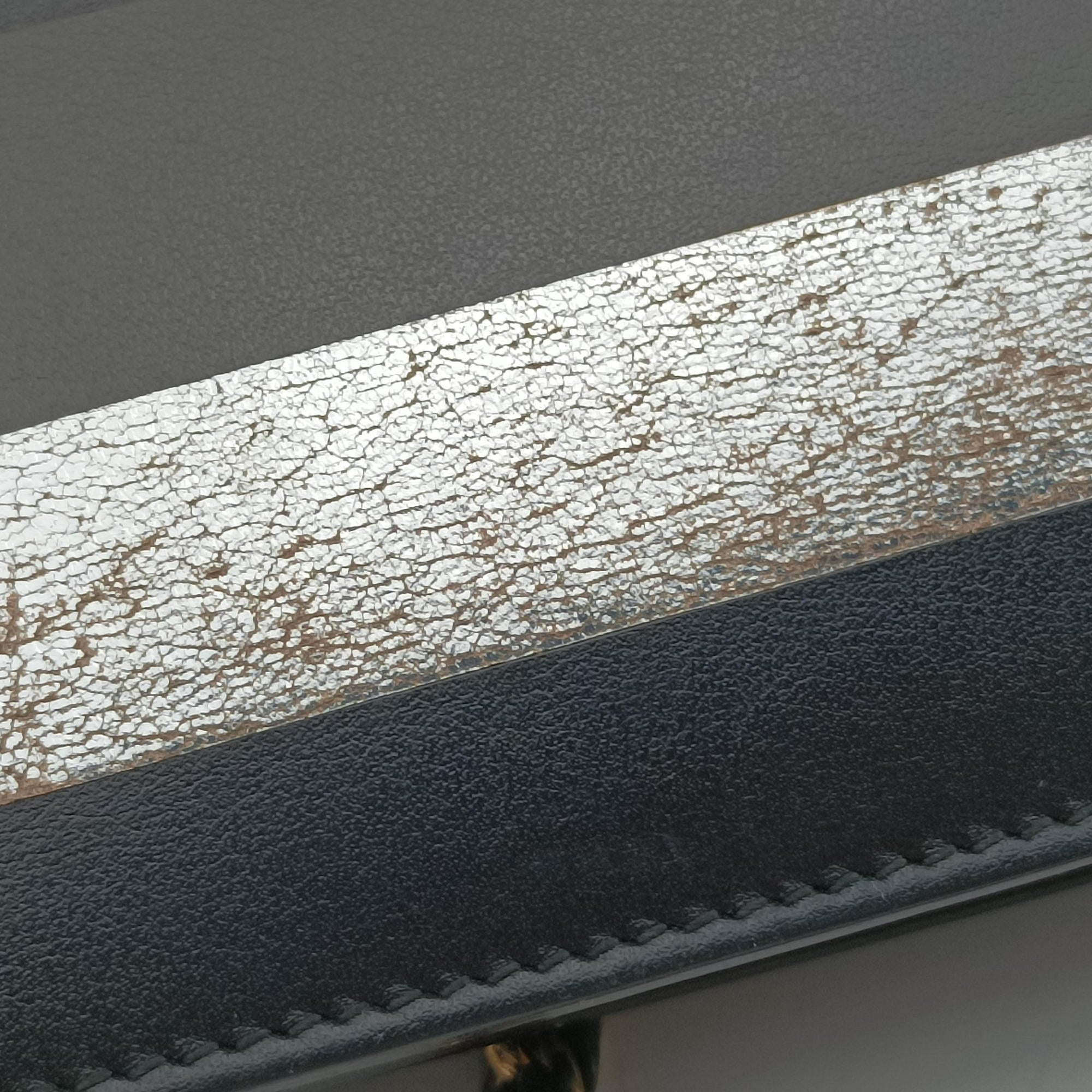 Vintage Ferragamo Vara Stripe Black× Gold×Silver Leather  shoulderbag | stylenewstar
