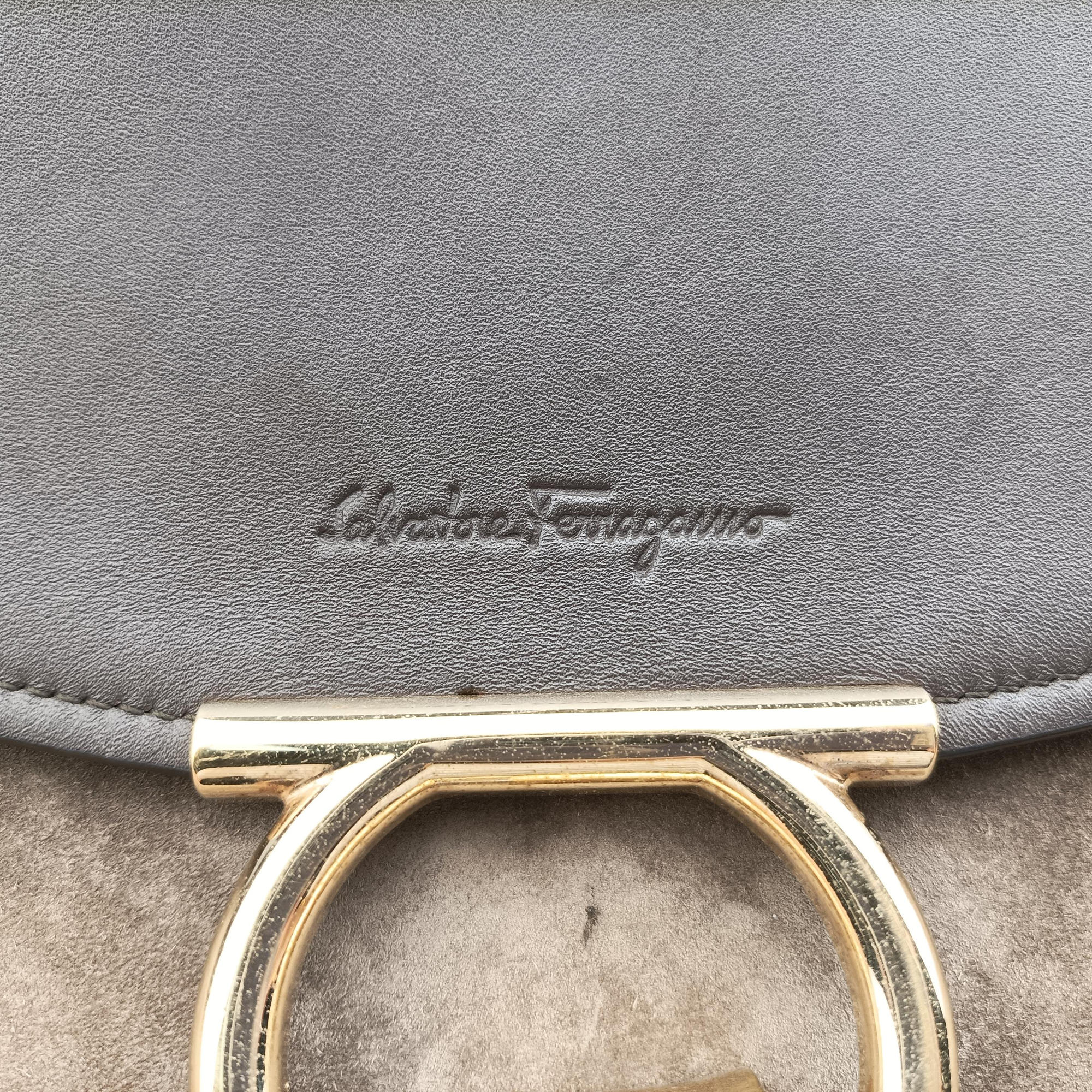 Pre-owned Ferragamo Margot Grey×Taupe Mixed Suede × leather  shoulderbag | stylenewstar