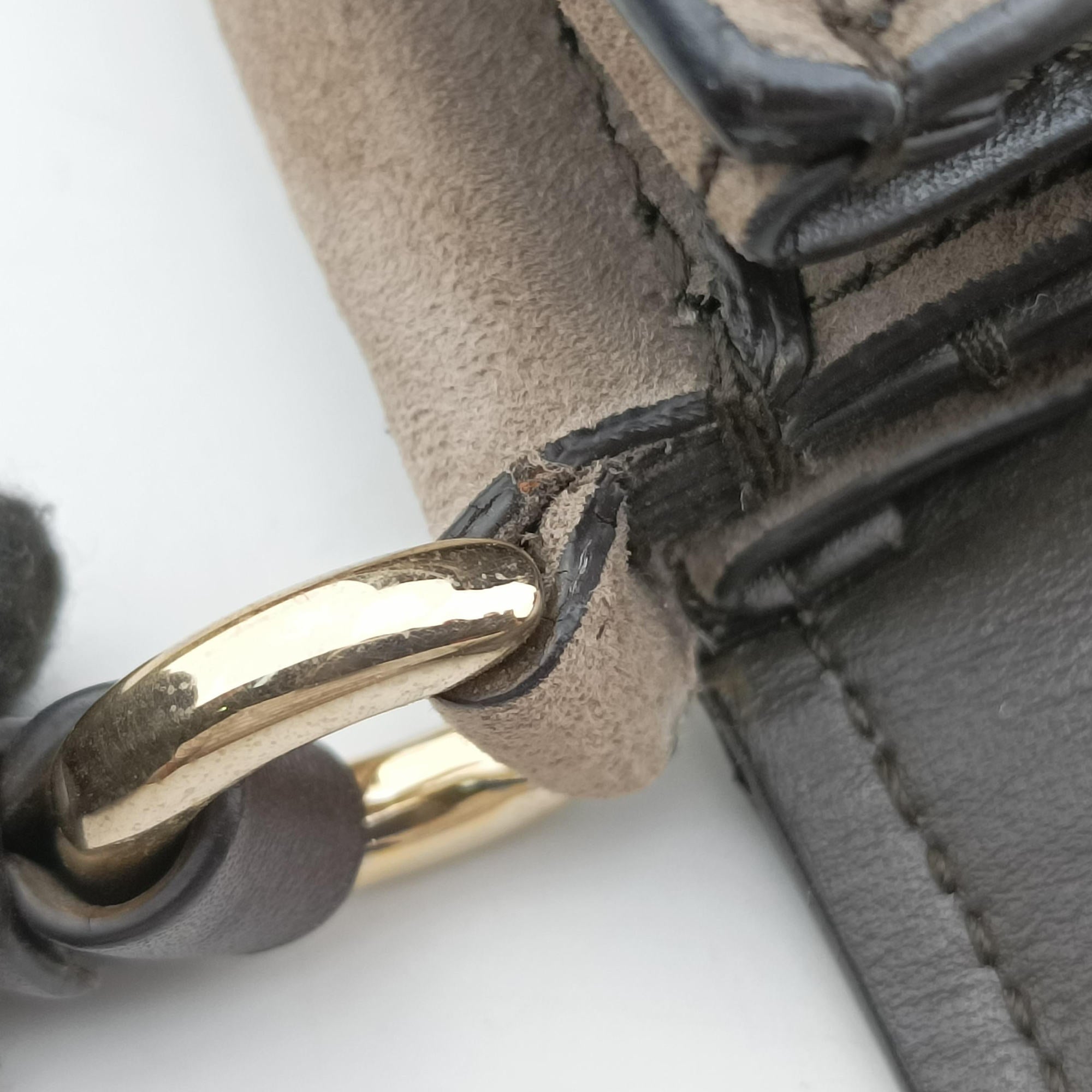Pre-owned Ferragamo Margot Grey×Taupe Mixed Suede × leather  shoulderbag | stylenewstar