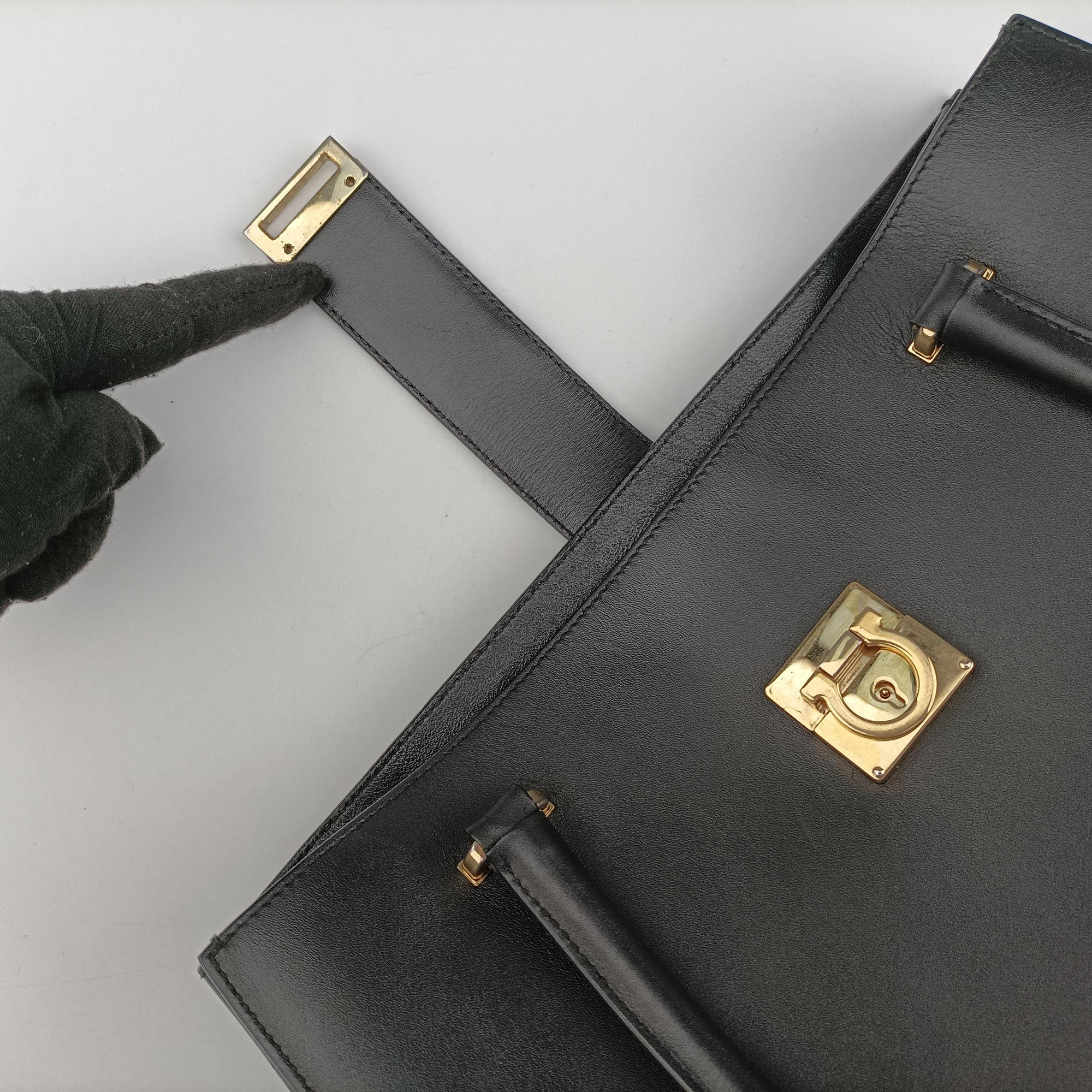 Pre-owned Ferragamo Gancini Juliet Black leather  handbag | stylenewstar