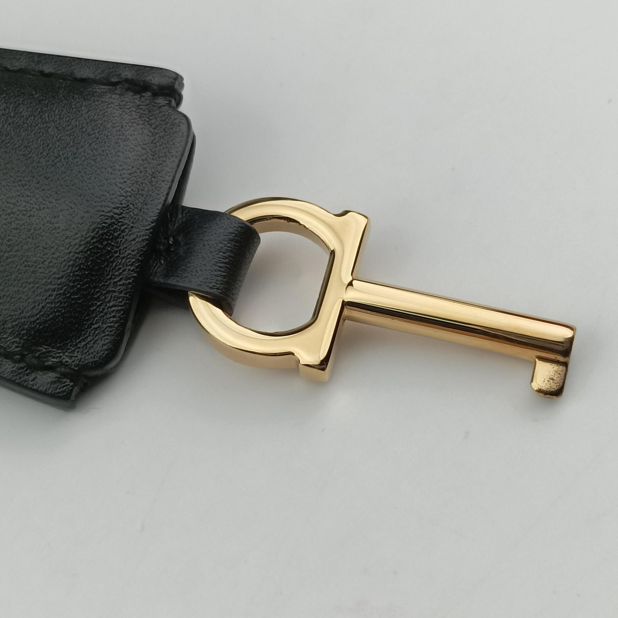 Pre-owned Ferragamo Gancini Juliet Black leather  handbag | stylenewstar