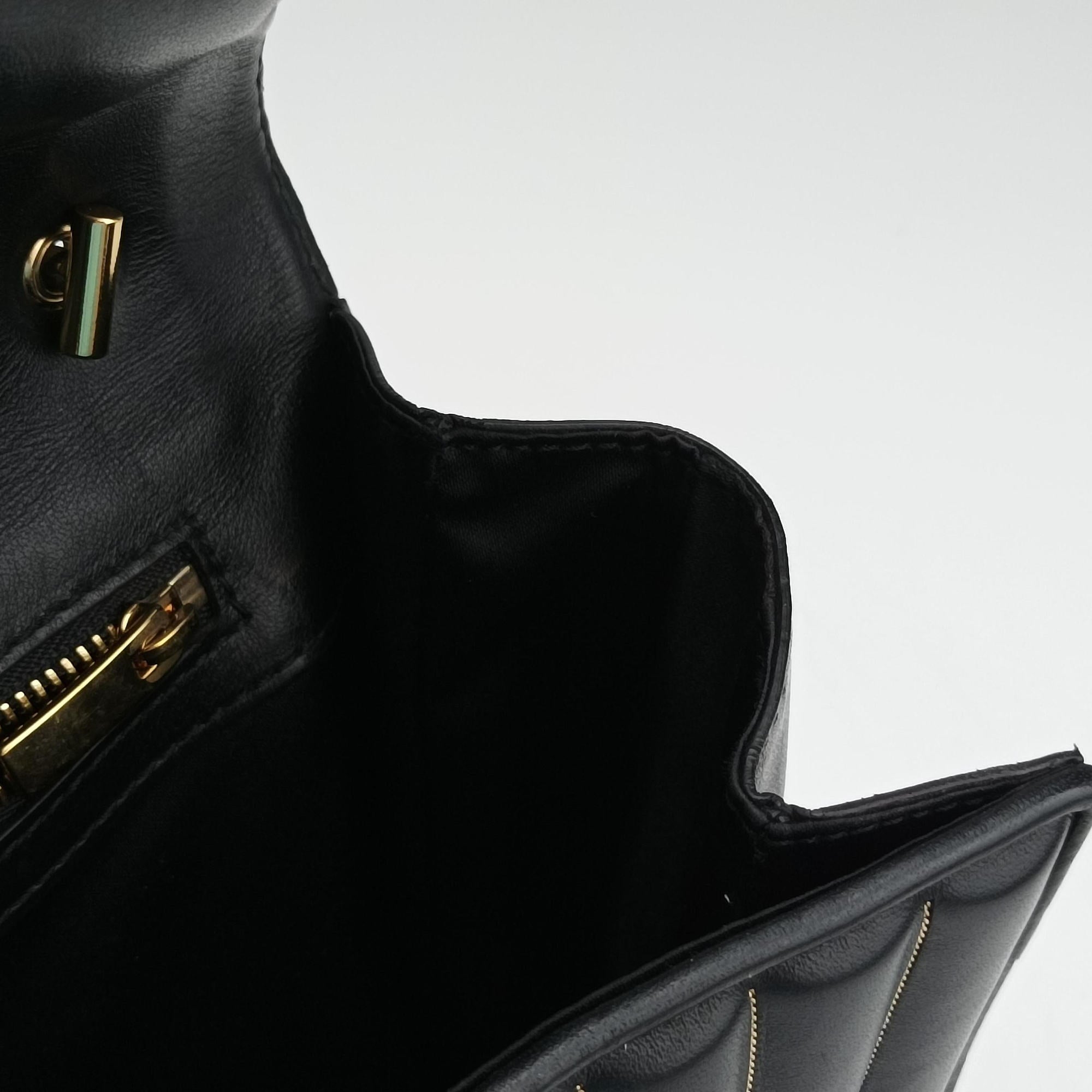 Secondhand Ferragamo Vara Logo Ribbon Stripe Black Leather  shoulderbag | stylenewstar