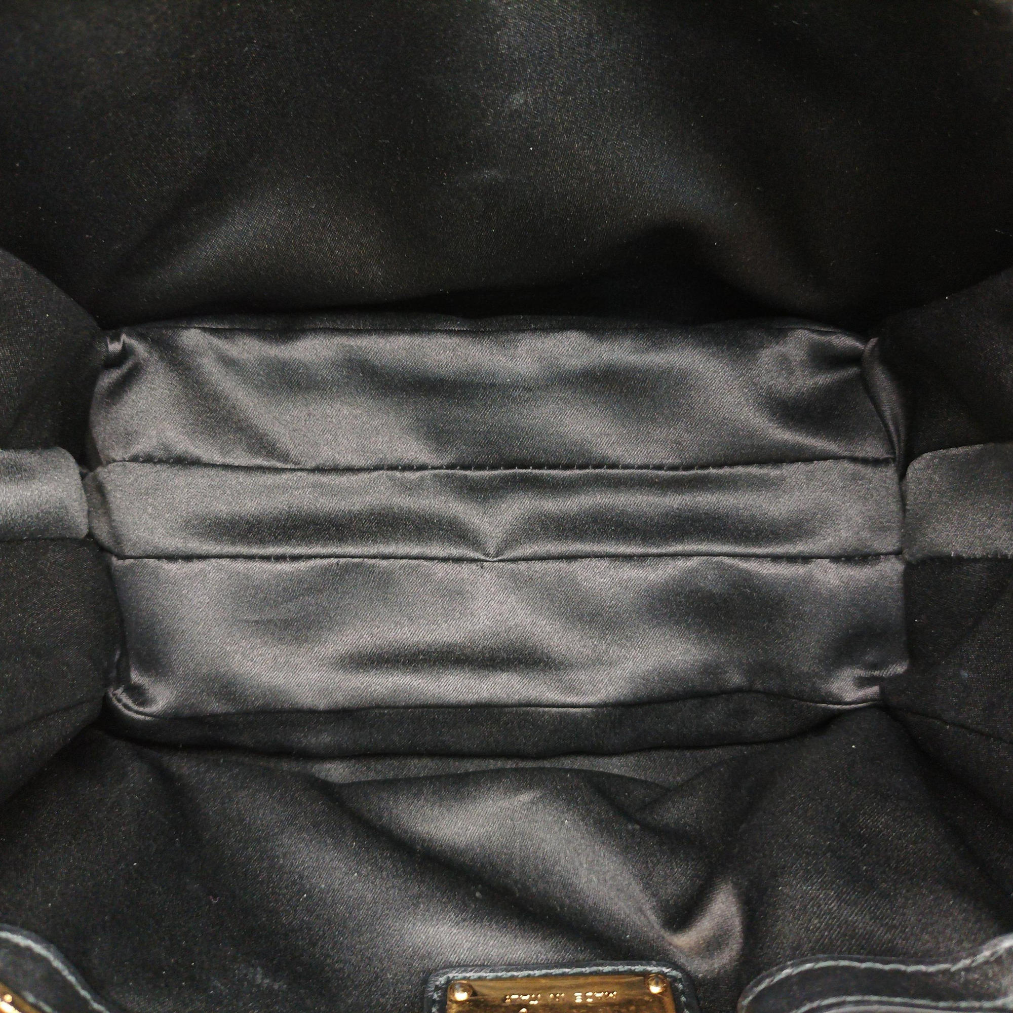 Secondhand Ferragamo Vara Logo Ribbon Stripe Black Leather  shoulderbag | stylenewstar