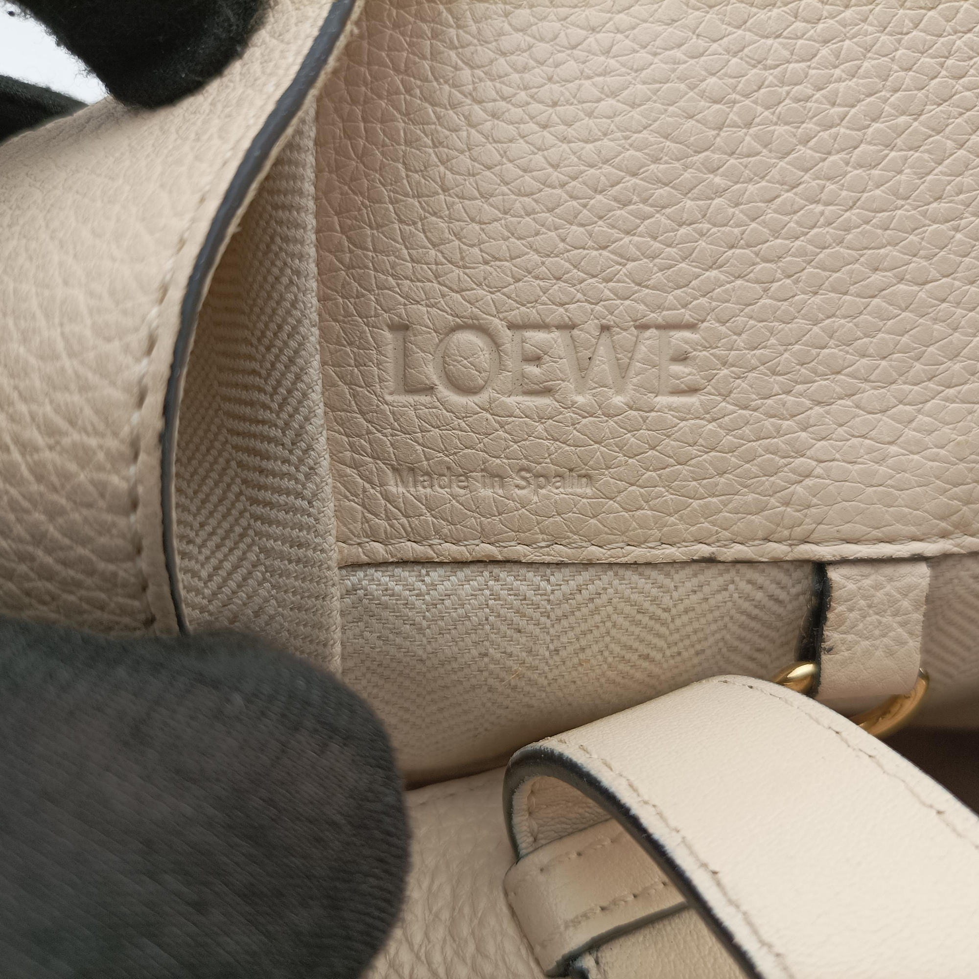 Secondhand Loewe Hammock Beige Leather  handbag | stylenewstar