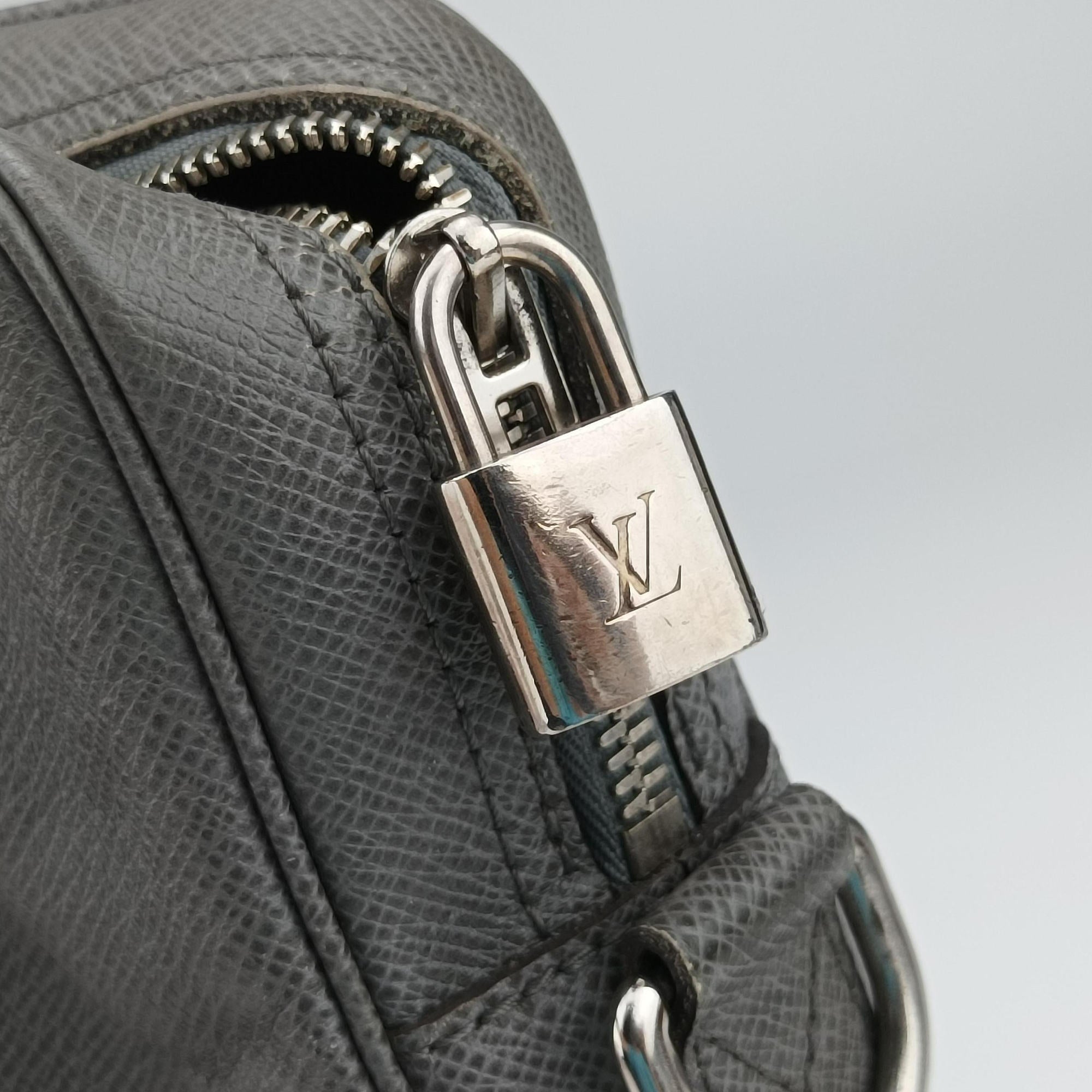 Pre-owned Louis Vuitton Port Document Voyage PM Glacier Taiga M30640 handbag | stylenewstar