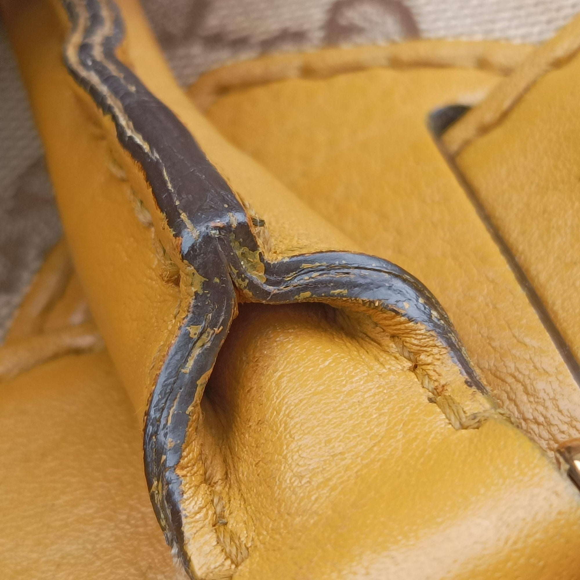 Pre-owned Gucci GG Running Beige×Yellow canvas×leather 247183 handbag | stylenewstar