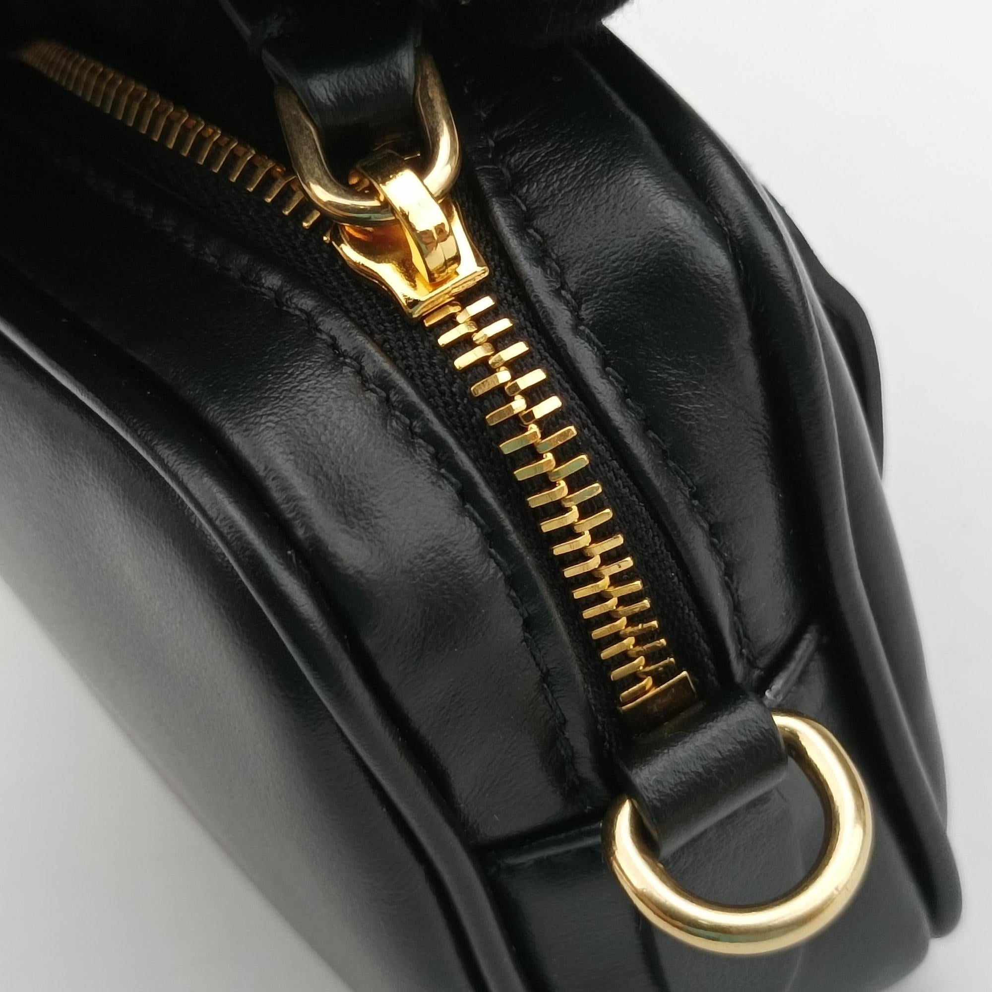 Pre-owned Miu Miu Logo belt Black leather  bum bag/waist bag | stylenewstar