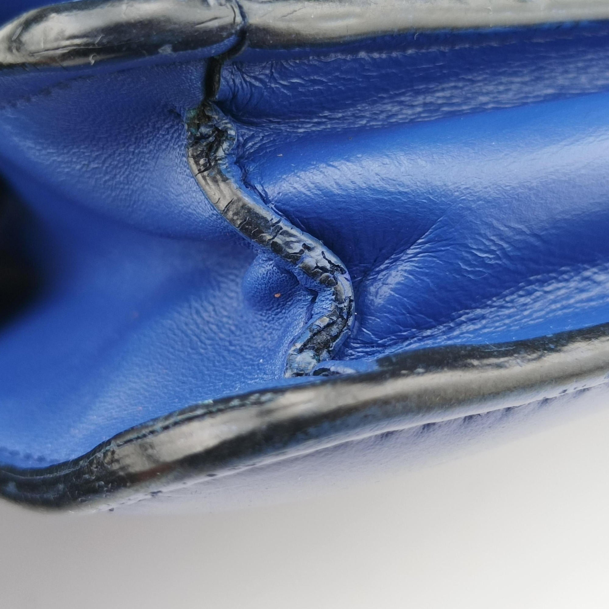 Pre-owned Bvlgari SERPENTI FOREVER Blue leather  shoulderbag | stylenewstar