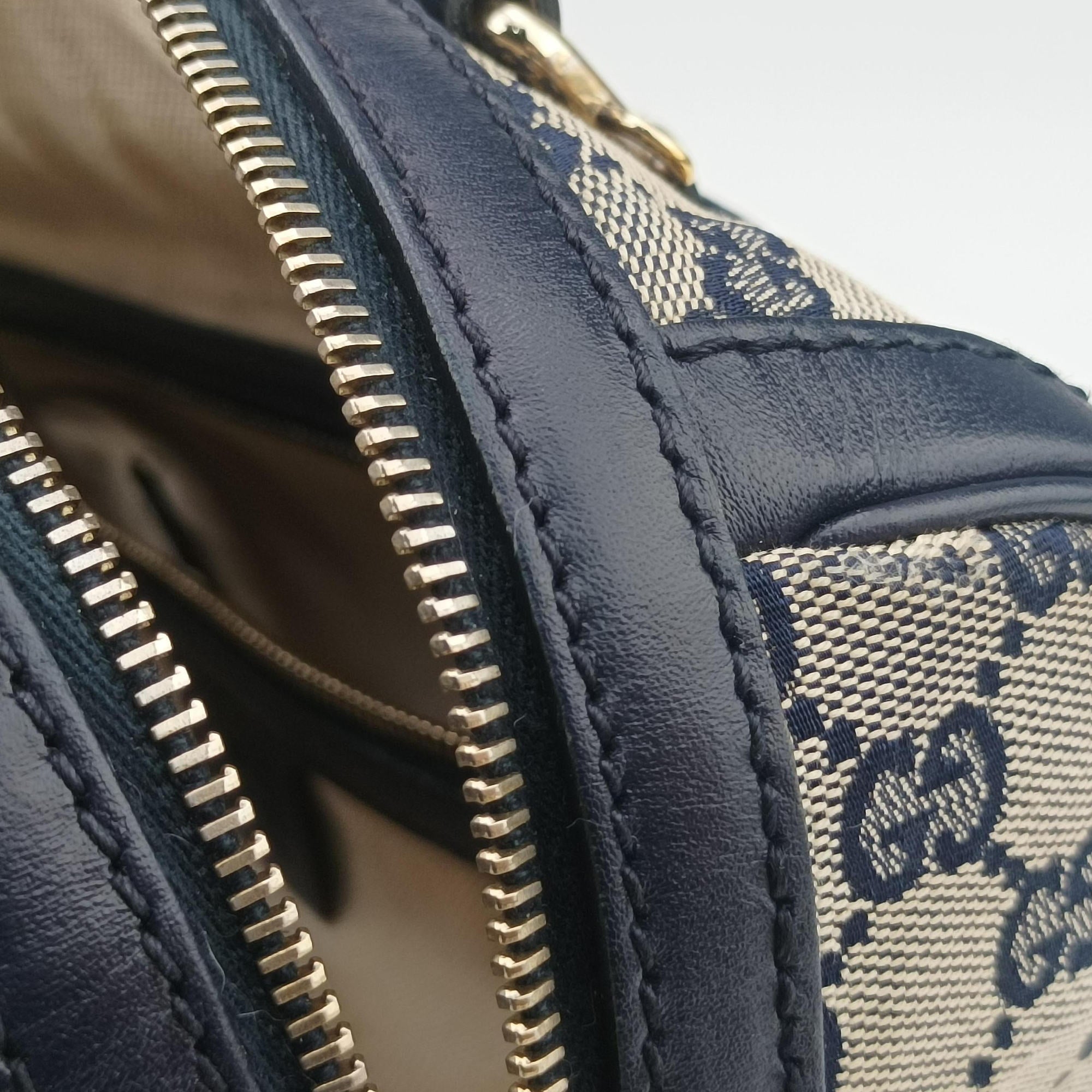 Pre-owned Gucci Sherry Line navy×red×beige Leather×canvas 269876 shoulderbag | stylenewstar
