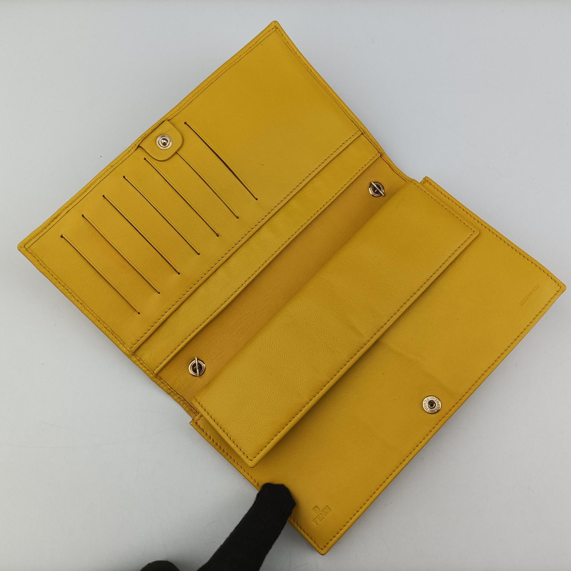 Pre-owned Fendi Embossed Logo Yellow Leather 8M0219YM shoulderbag | stylenewstar