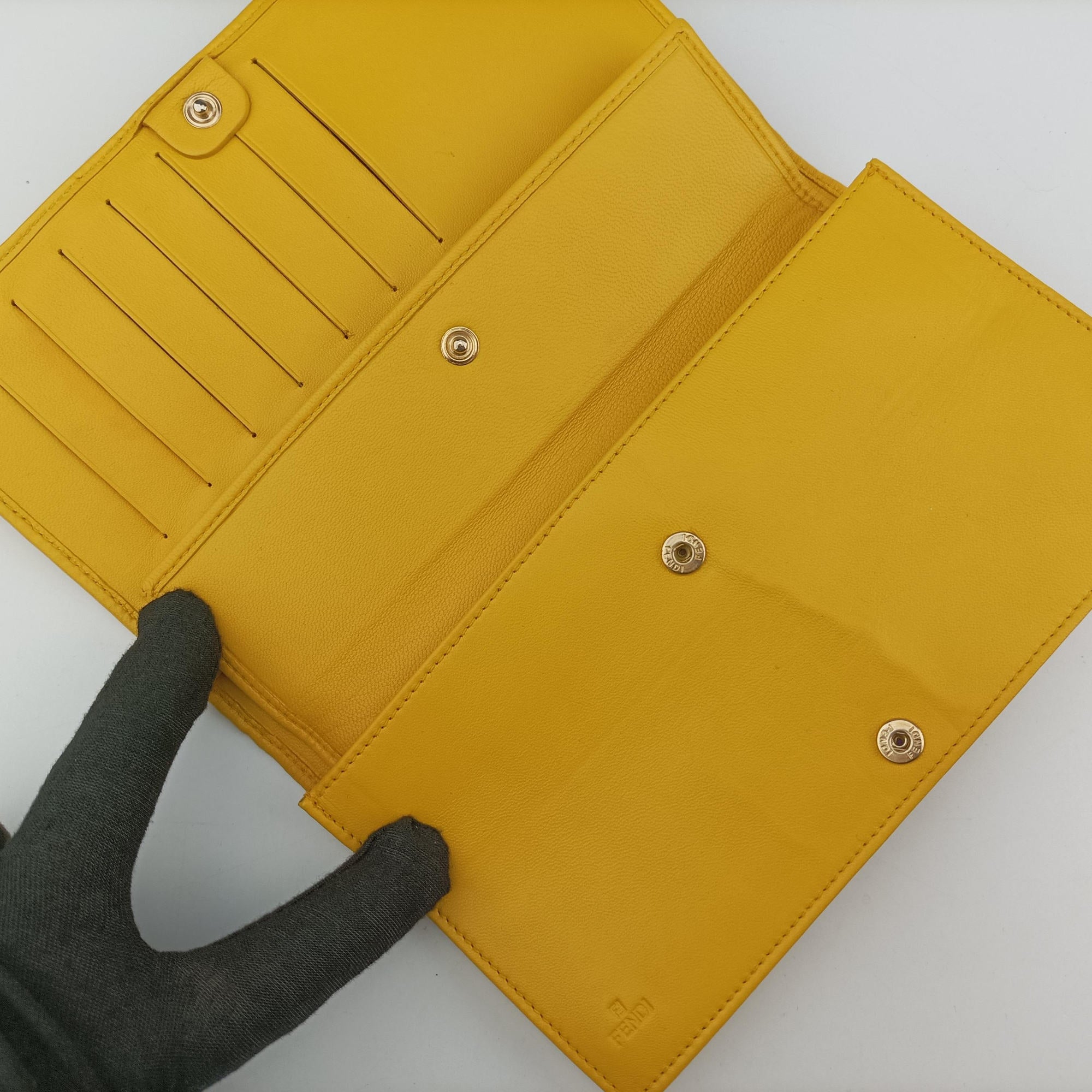 Pre-owned Fendi Embossed Logo Yellow Leather 8M0219YM shoulderbag | stylenewstar