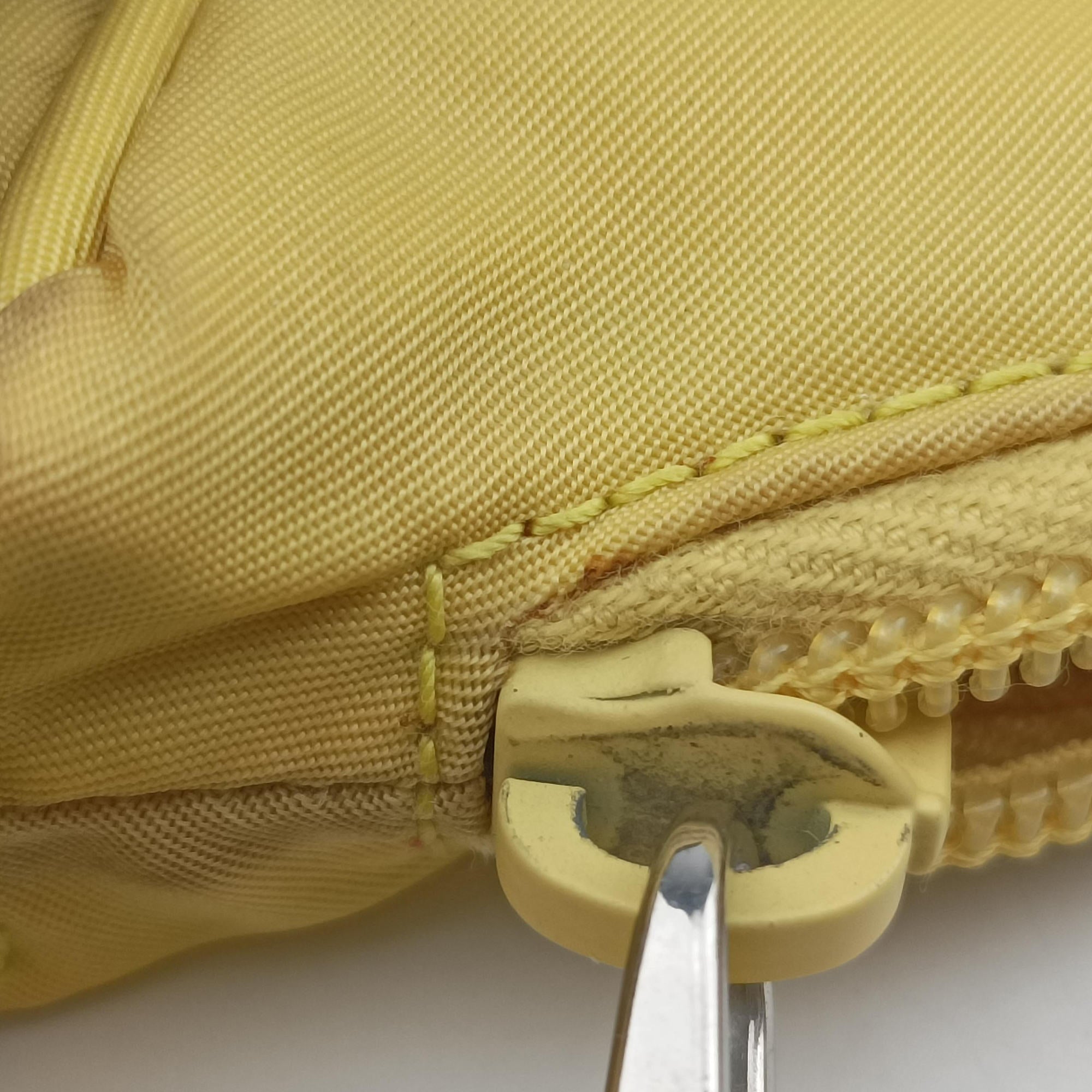 Pre-owned Prada Re-Edition2000 Yellow nylon 1NE515 handbag | stylenewstar