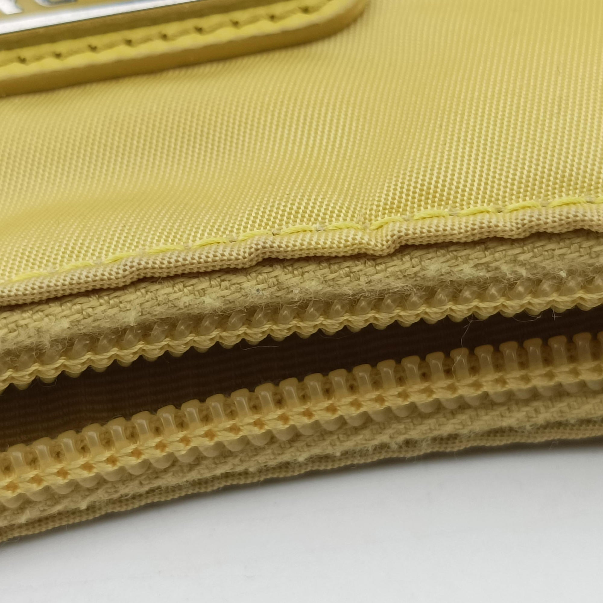 Pre-owned Prada Re-Edition2000 Yellow nylon 1NE515 handbag | stylenewstar