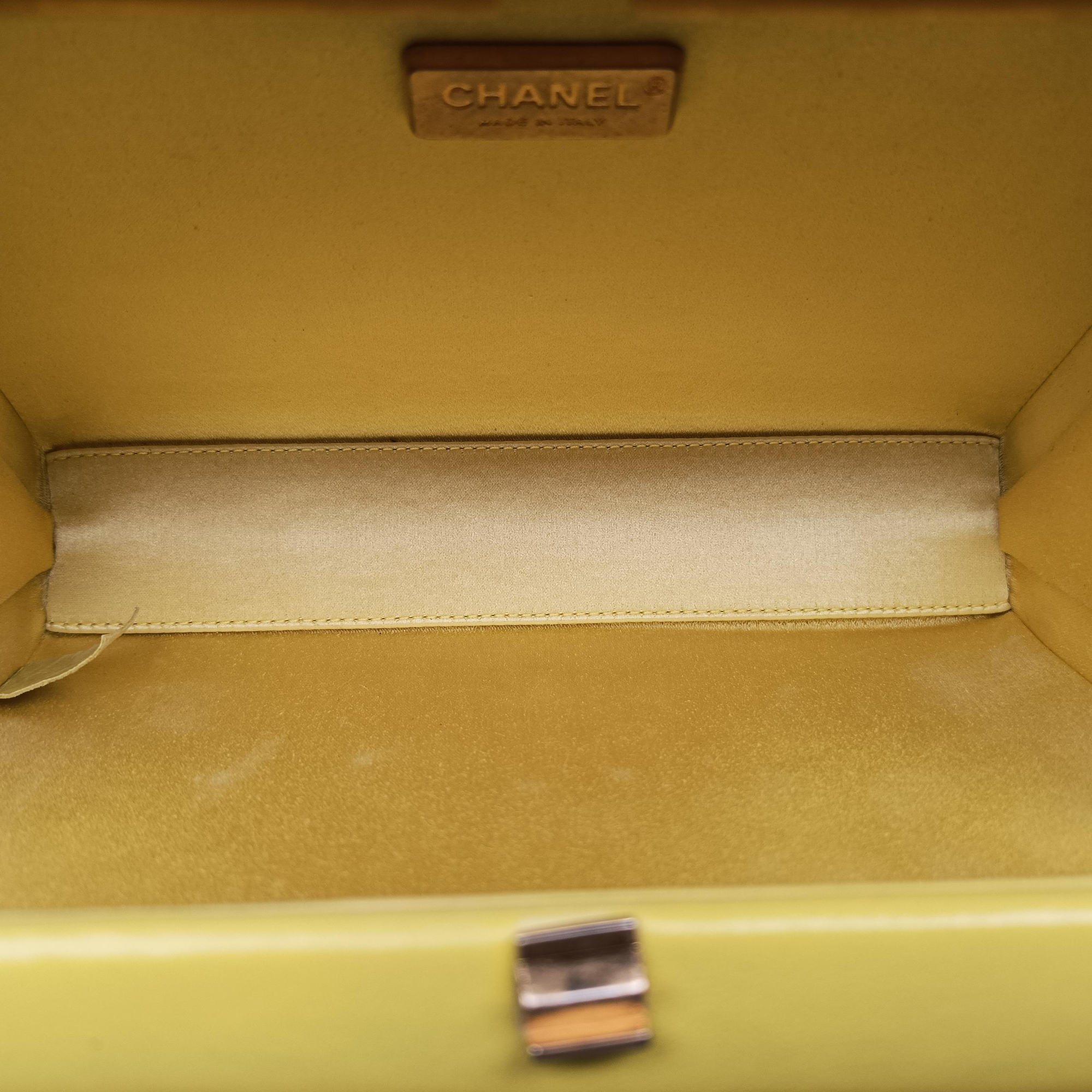 Pre-owned Chanel Chocolate Bar Yellow lambskin A94482 shoulderbag | stylenewstar