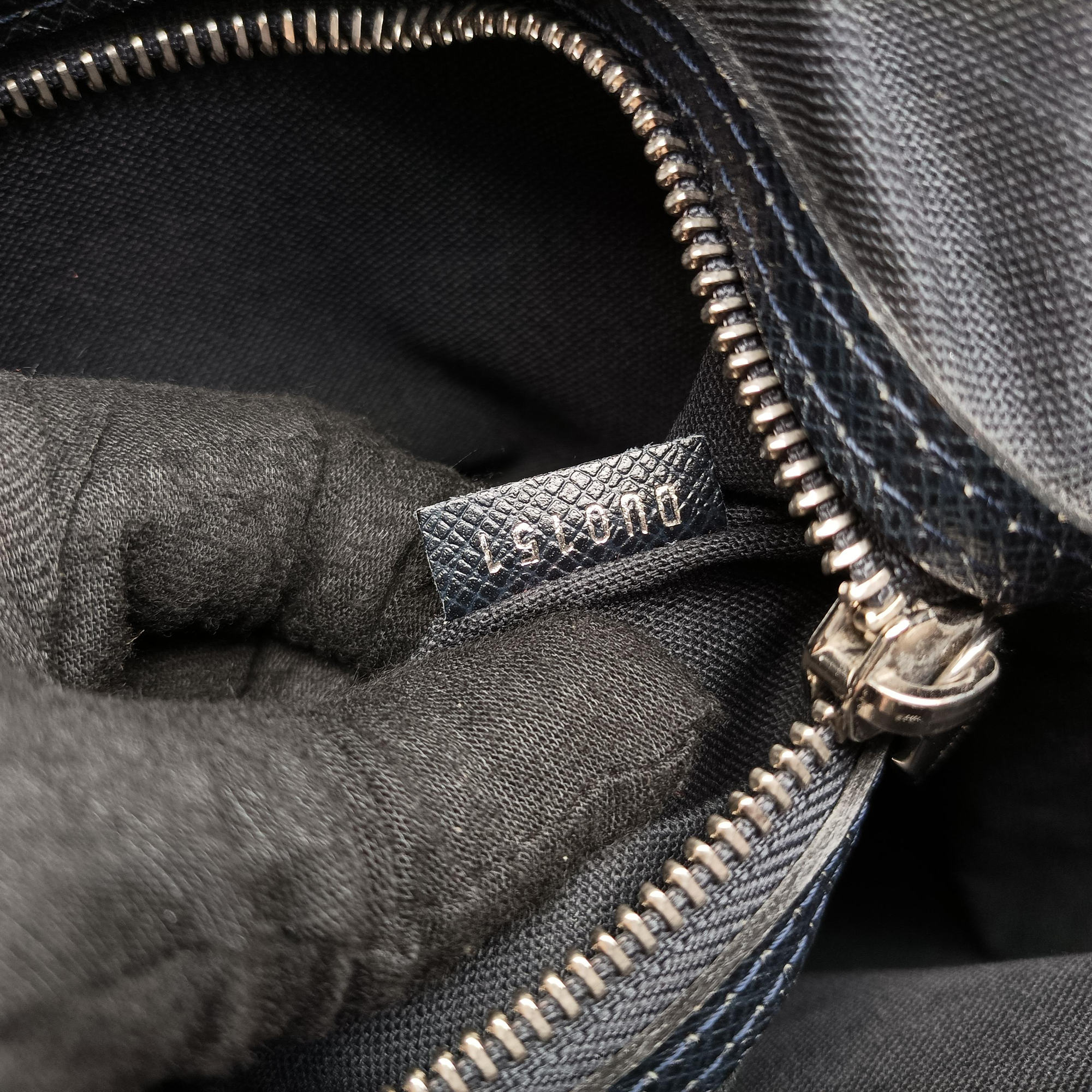 Pre-owned Louis Vuitton ANDREI ARDOISE Taiga M32482 shoulderbag | stylenewstar