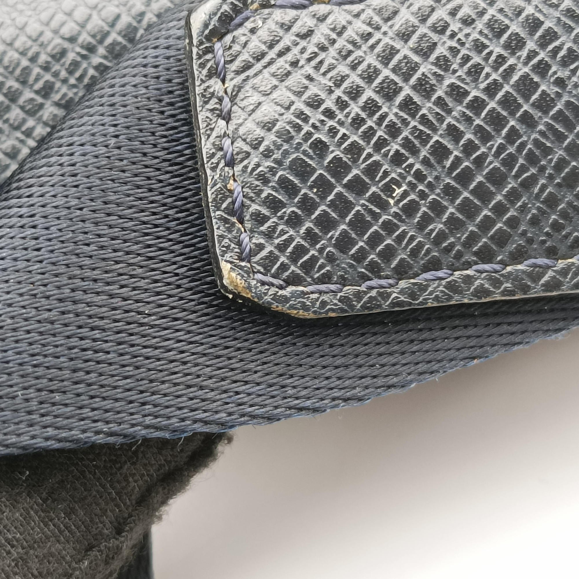 Pre-owned Louis Vuitton ANDREI ARDOISE Taiga M32482 shoulderbag | stylenewstar