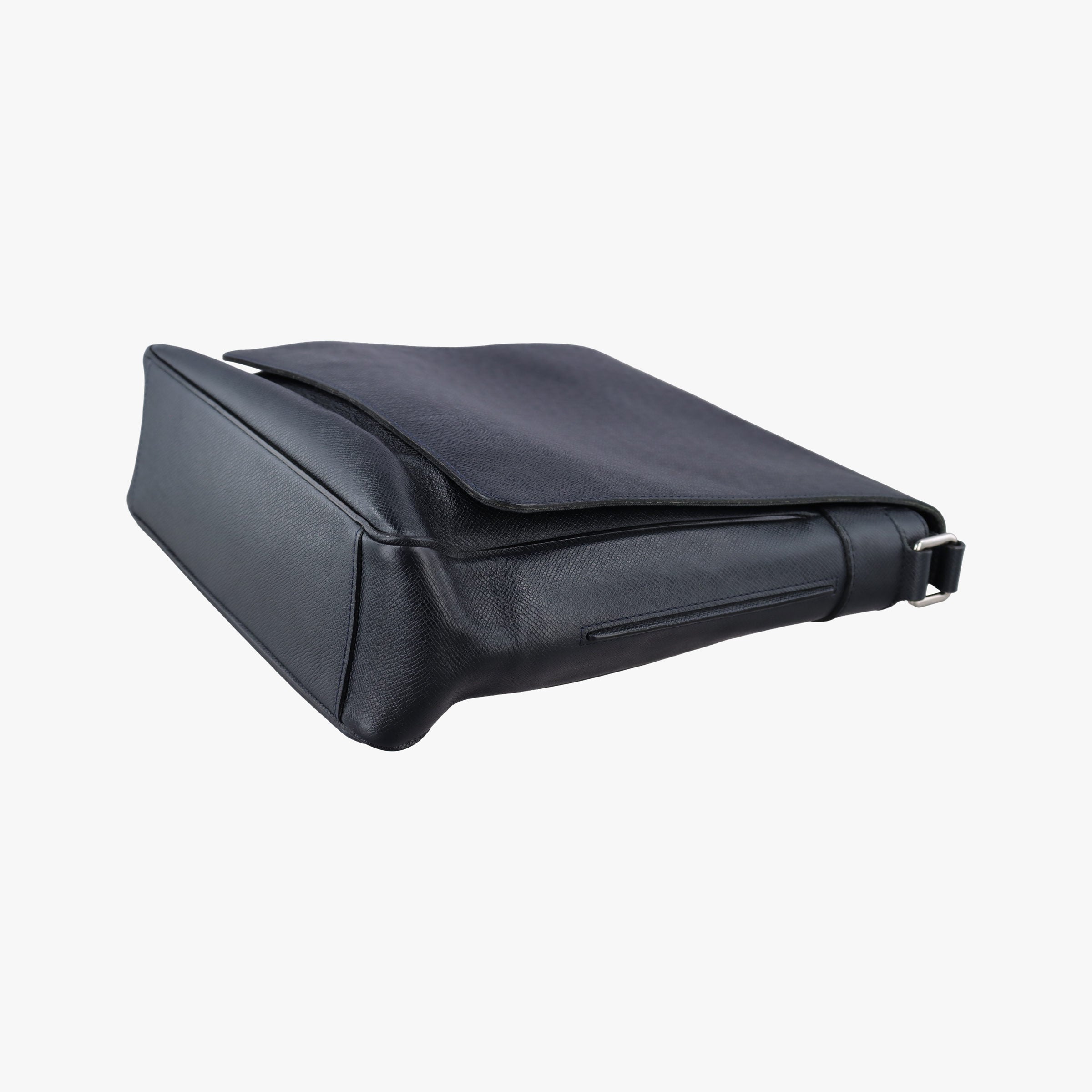 Pre-owned Louis Vuitton ANDREI ARDOISE Taiga M32482 shoulderbag | stylenewstar