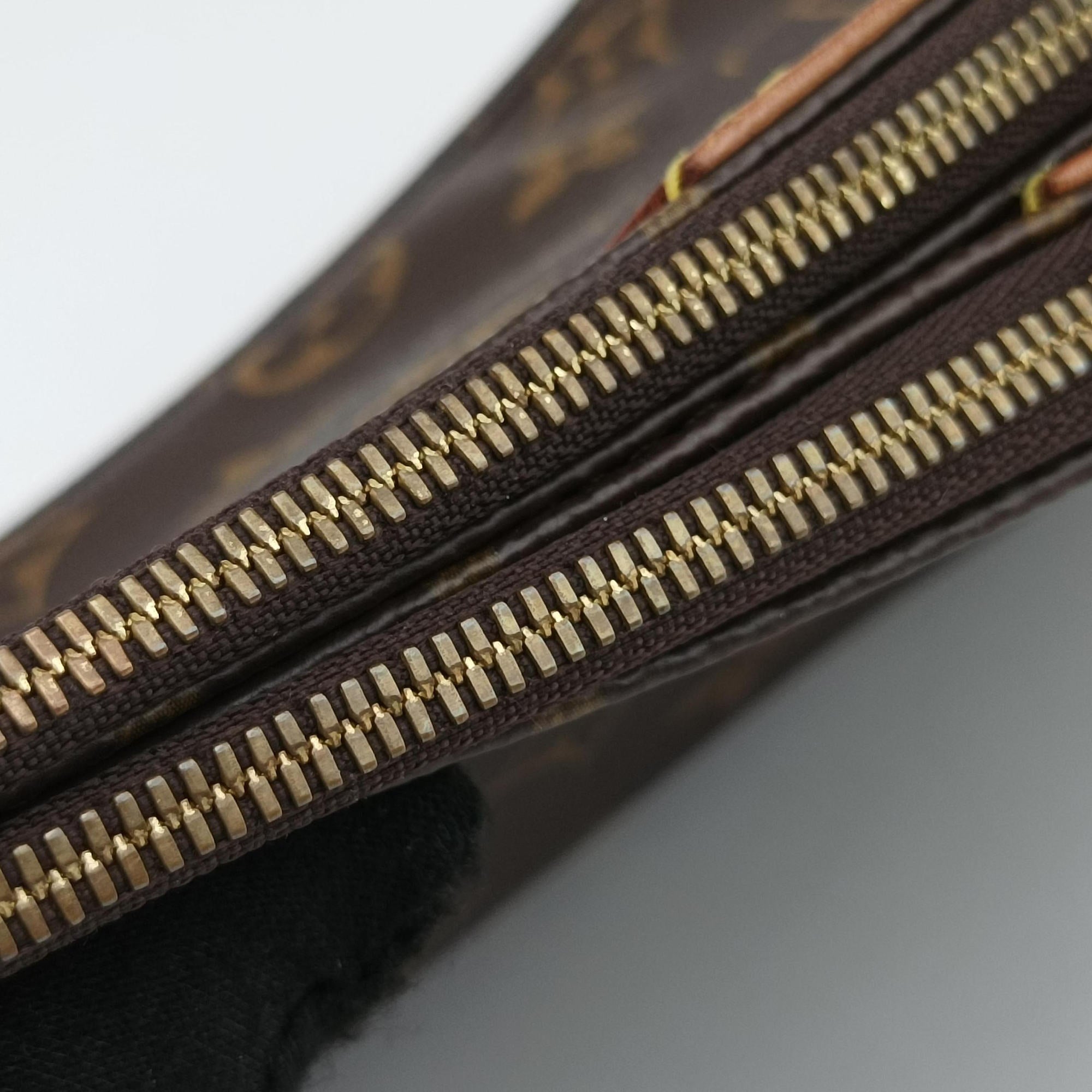 Secondhand Louis Vuitton Multi Pochette Accessoir brown×khaki Monogram Canvas M44813 shoulderbag | stylenewstar