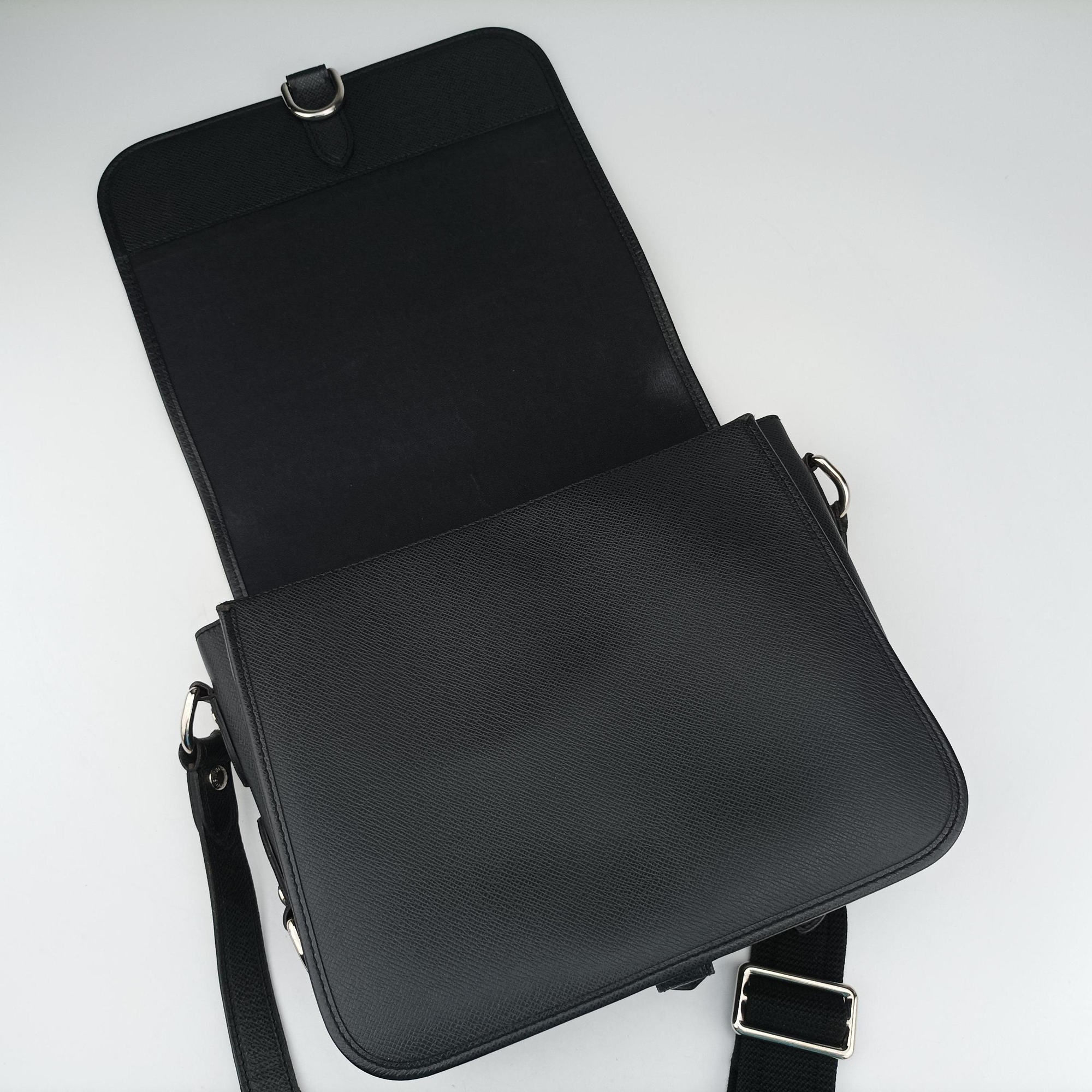 Pre-owned Louis Vuitton ANDREI ARDOISE Taiga M32482 shoulderbag | stylenewstar