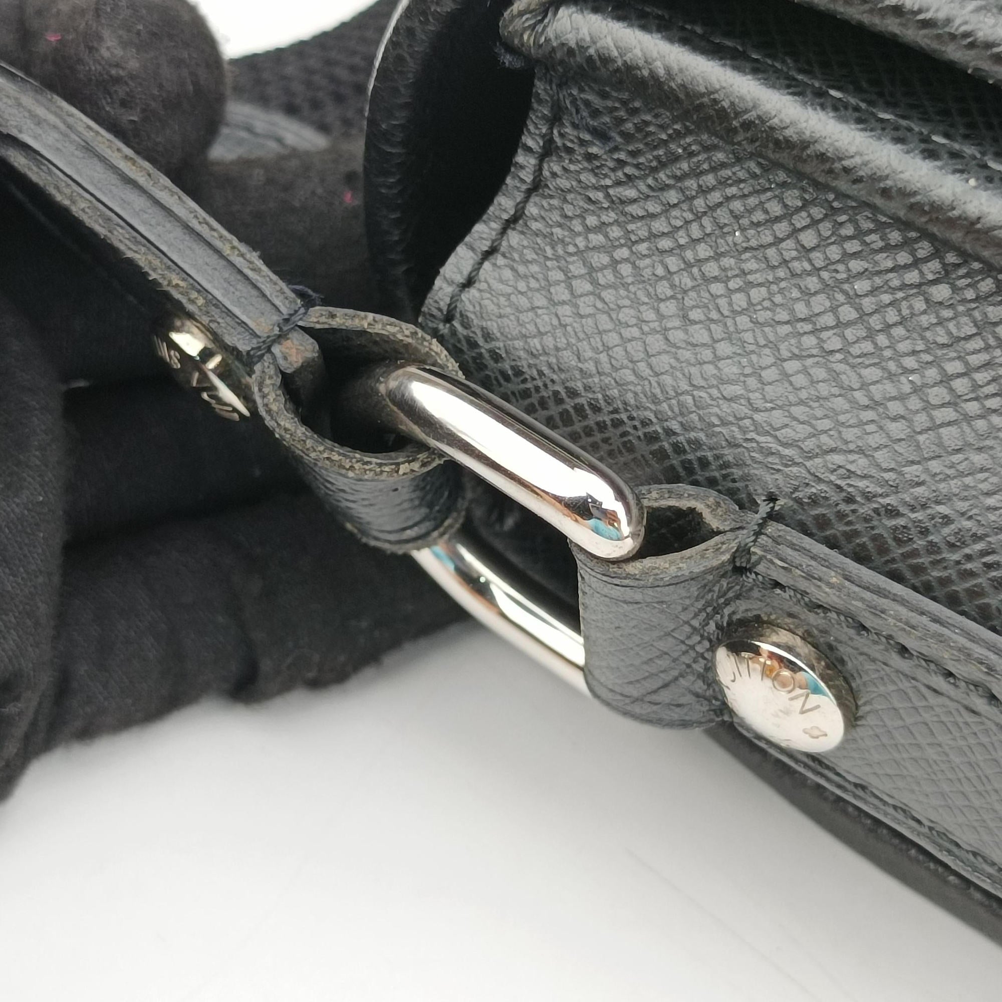 Pre-owned Louis Vuitton ANDREI ARDOISE Taiga M32482 shoulderbag | stylenewstar