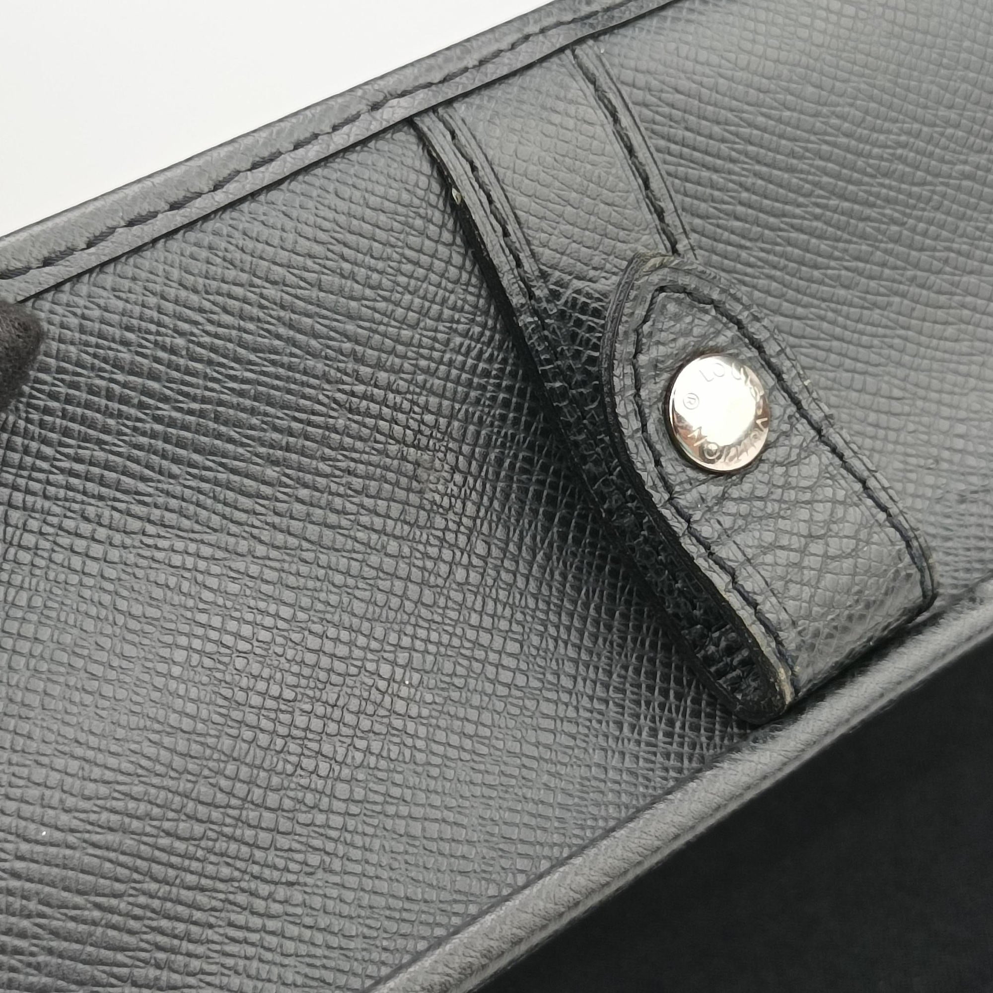 Pre-owned Louis Vuitton ANDREI ARDOISE Taiga M32482 shoulderbag | stylenewstar
