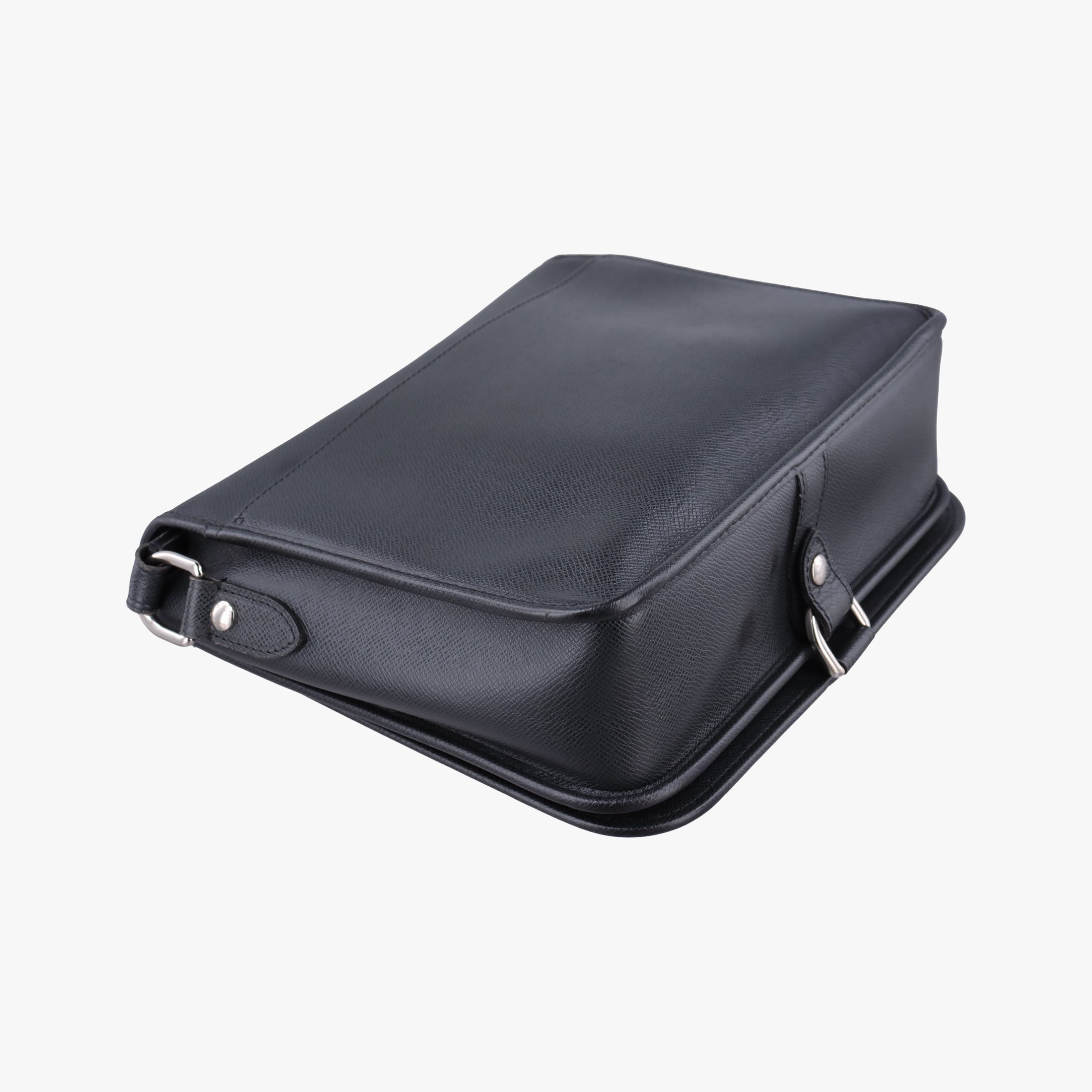 Pre-owned Louis Vuitton ANDREI ARDOISE Taiga M32482 shoulderbag | stylenewstar