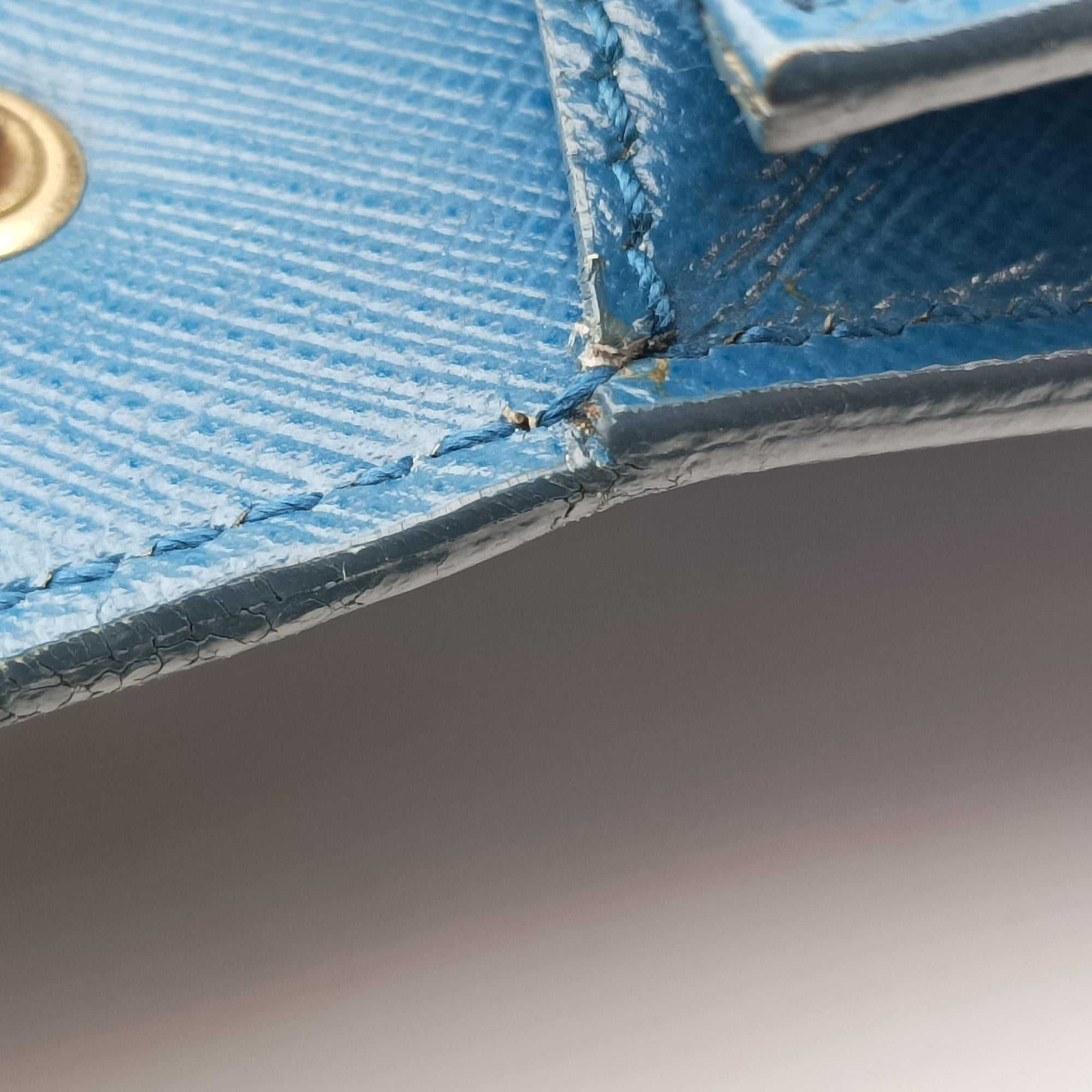 Pre-owned Ferragamo Ginny Vara Blue Leather  shoulderbag | stylenewstar