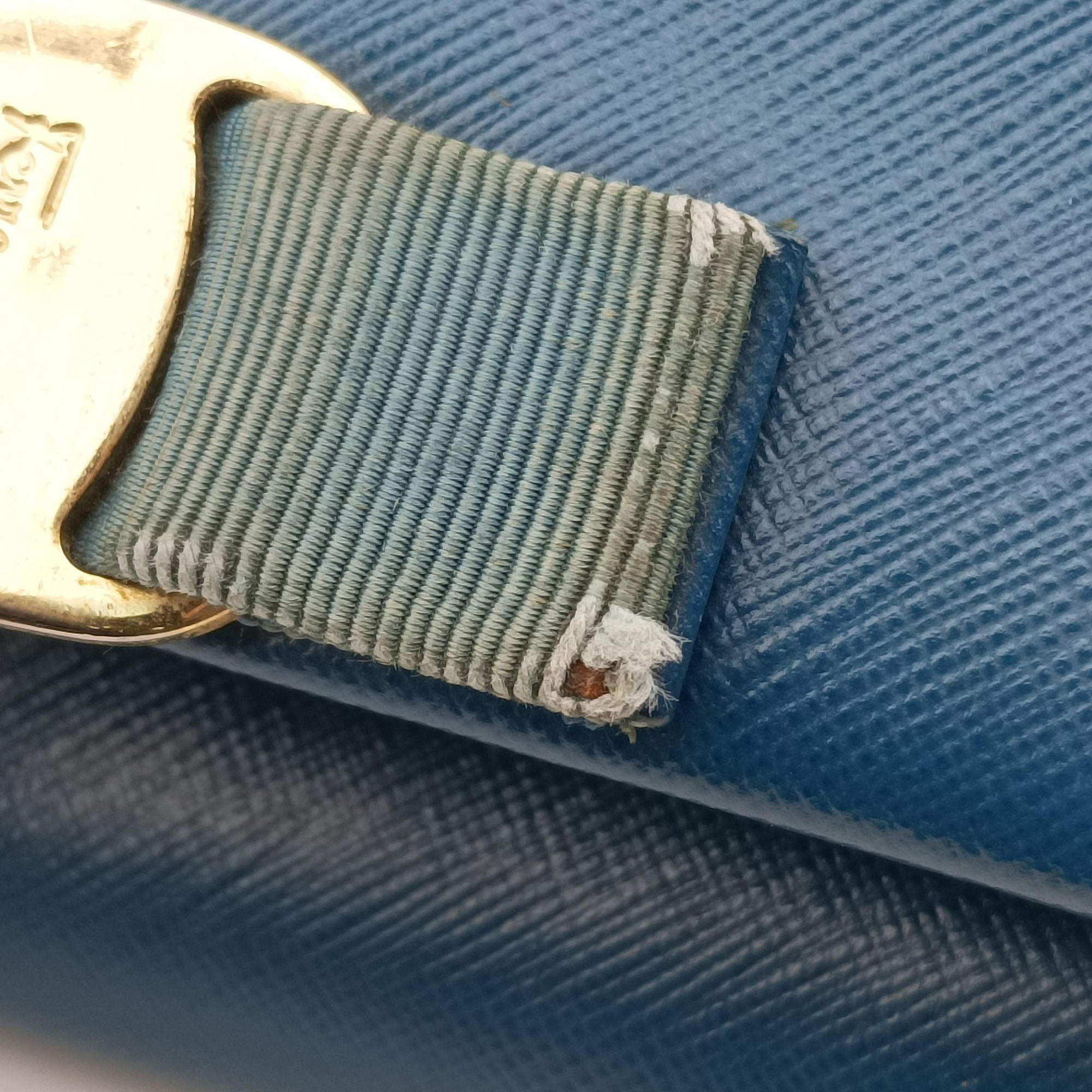 Pre-owned Ferragamo Ginny Vara Blue Leather  shoulderbag | stylenewstar