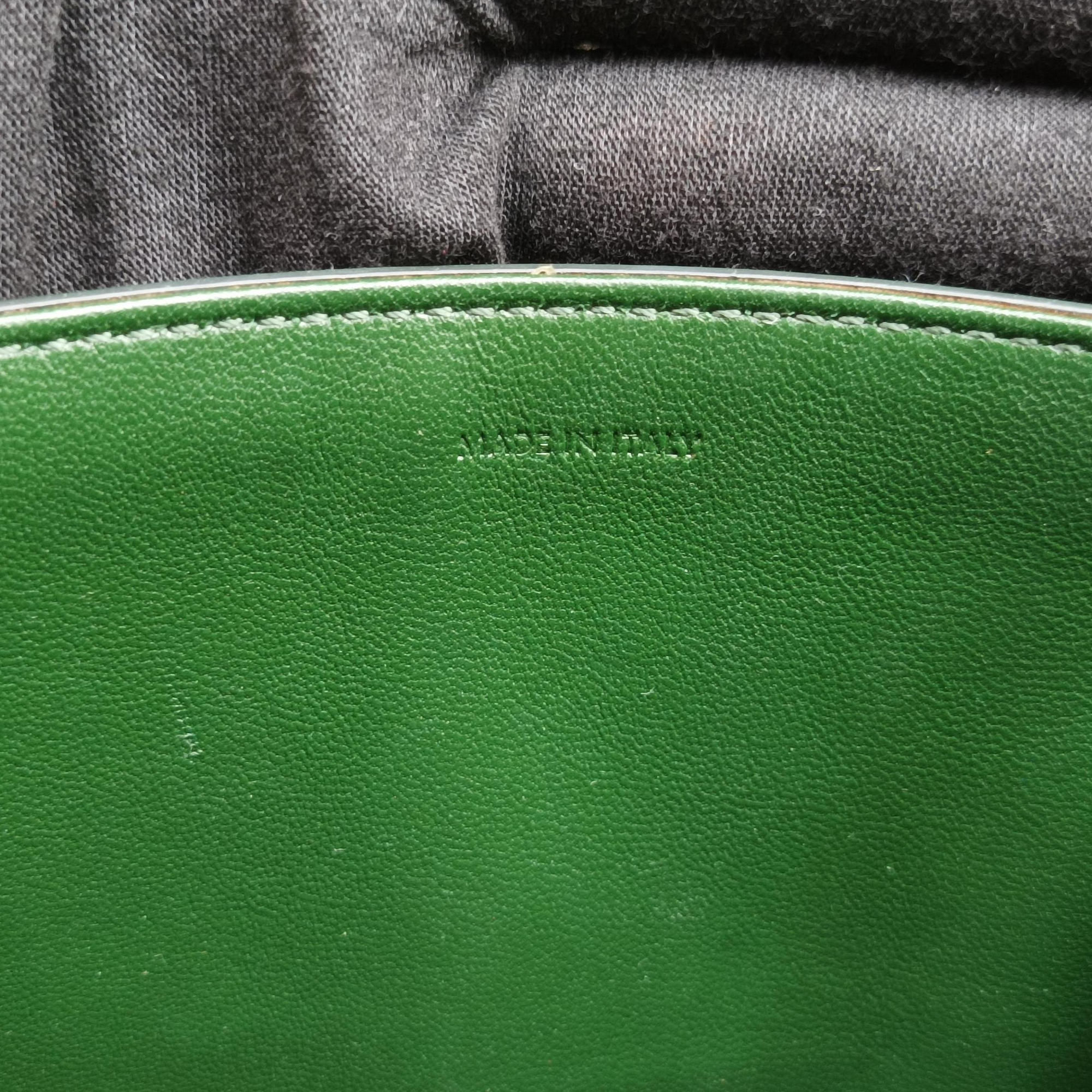 Secondhand Celine Triomphe Green Leather  shoulderbag | stylenewstar