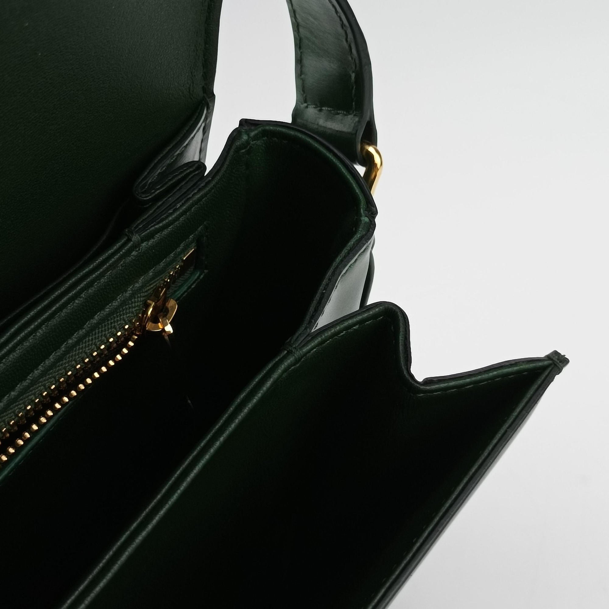 Secondhand Celine Triomphe Green Leather  shoulderbag | stylenewstar