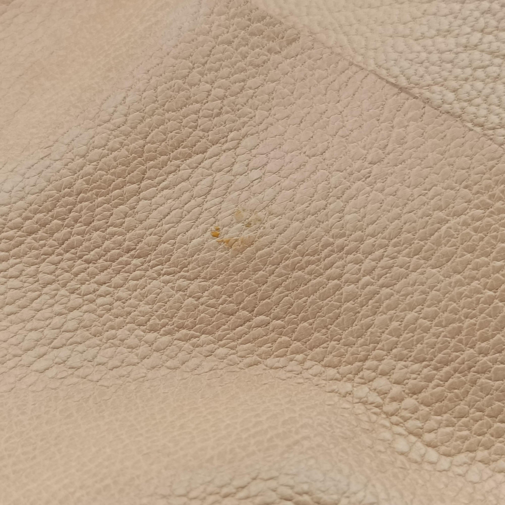 Pre-owned Yves Saint Laurent Mombasa Beige Leather 122245 handbag | stylenewstar