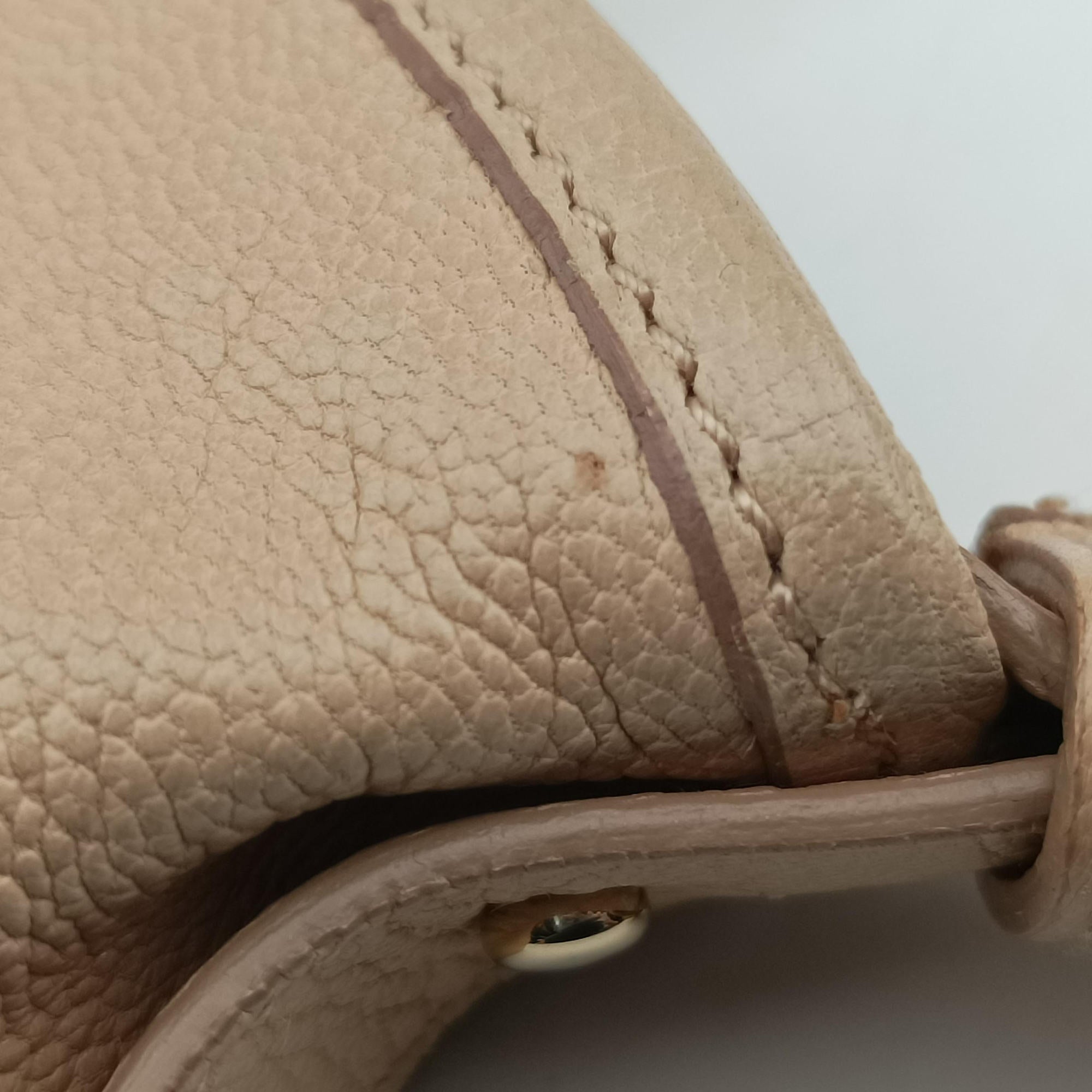 Pre-owned Yves Saint Laurent Mombasa Beige Leather 122245 handbag | stylenewstar