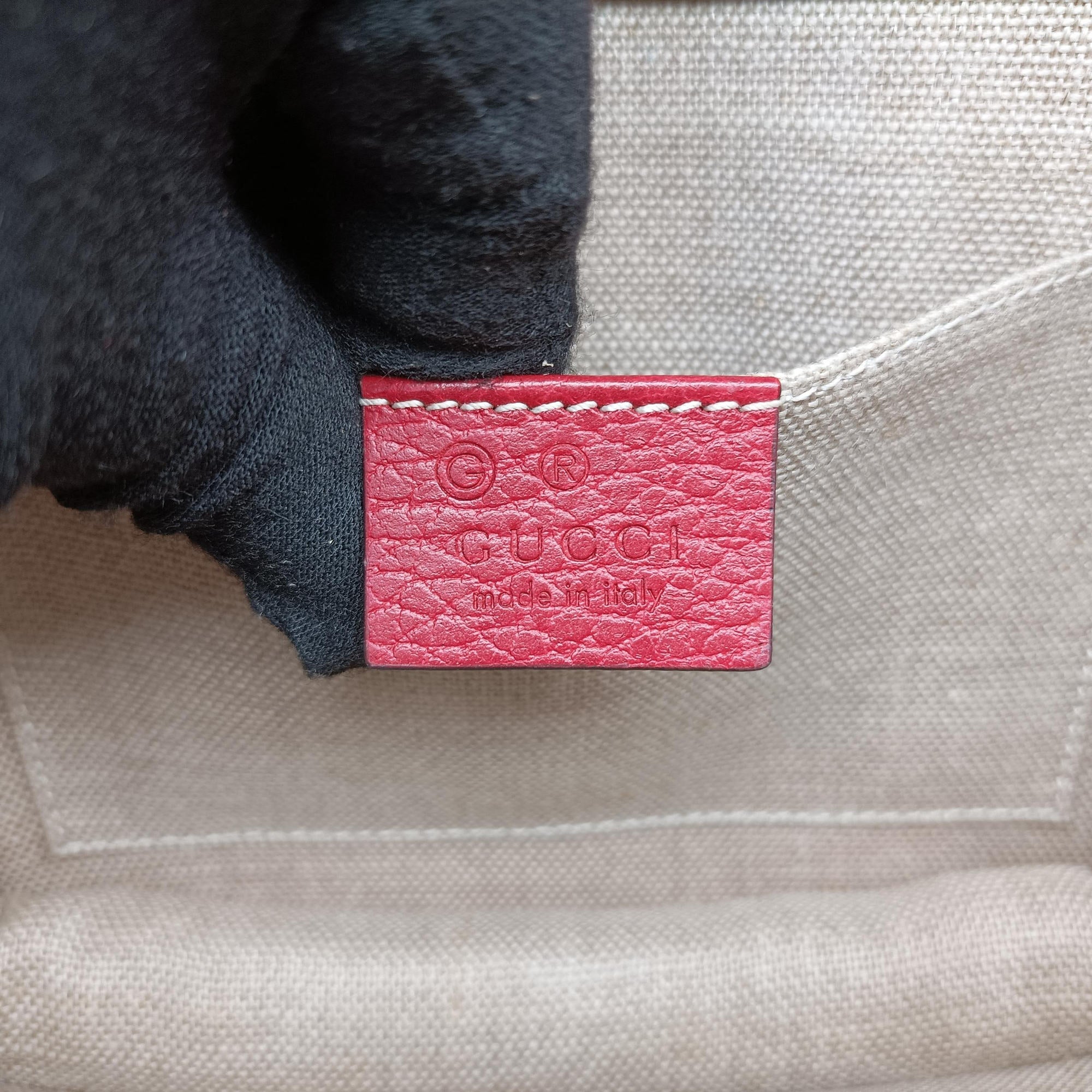 Vintage Gucci Interlocking G Red Leather 510304 shoulderbag | stylenewstar