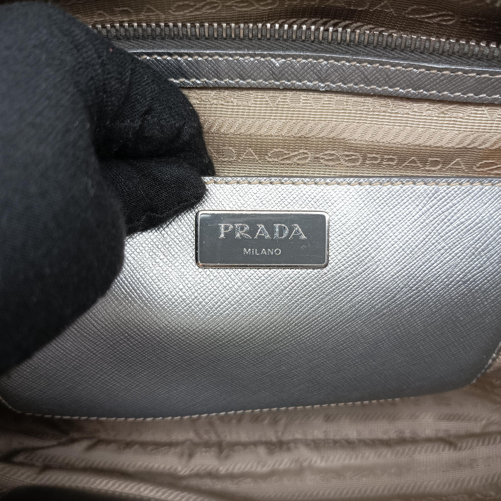 Secondhand Prada Galleria Silver SAFFIANO Leather BN1874 shoulderbag | stylenewstar