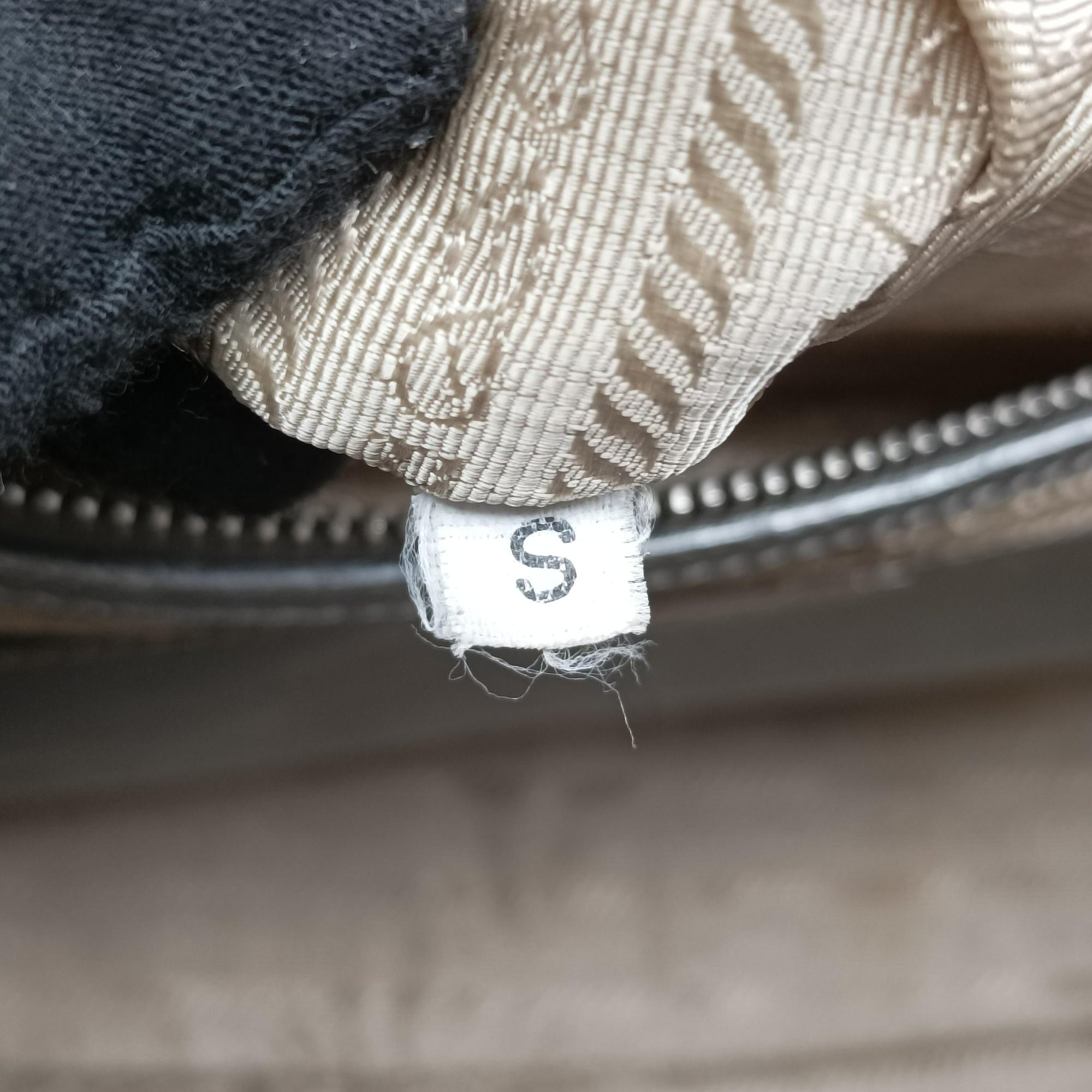Secondhand Prada Galleria Silver SAFFIANO Leather BN1874 shoulderbag | stylenewstar